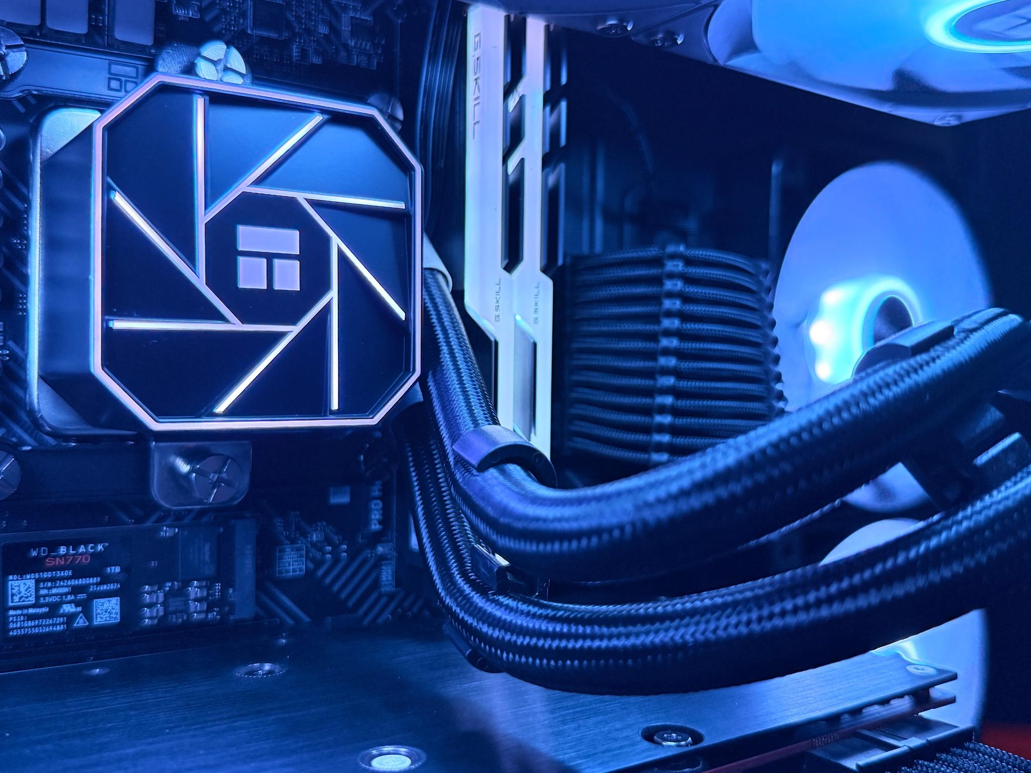 🐺 Cerberus 🐺 AMD RX 5700 XT / Intel Core i5-12500 / 1TB NVME / 32GB Ram / 240 AIO / Windows 11 Pro