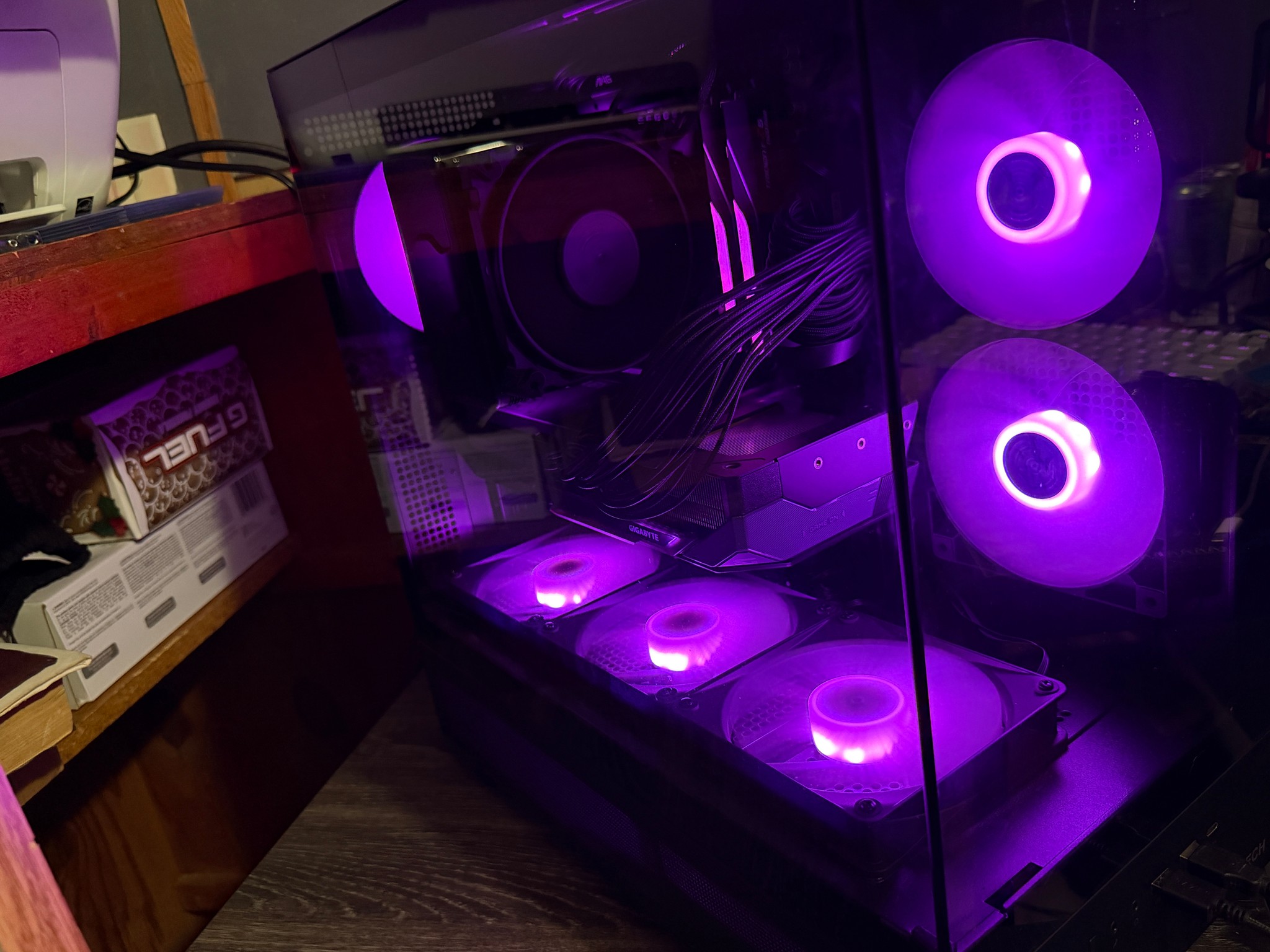 Ryzen 7 7800X3D + RX 9070 XT 16GB
