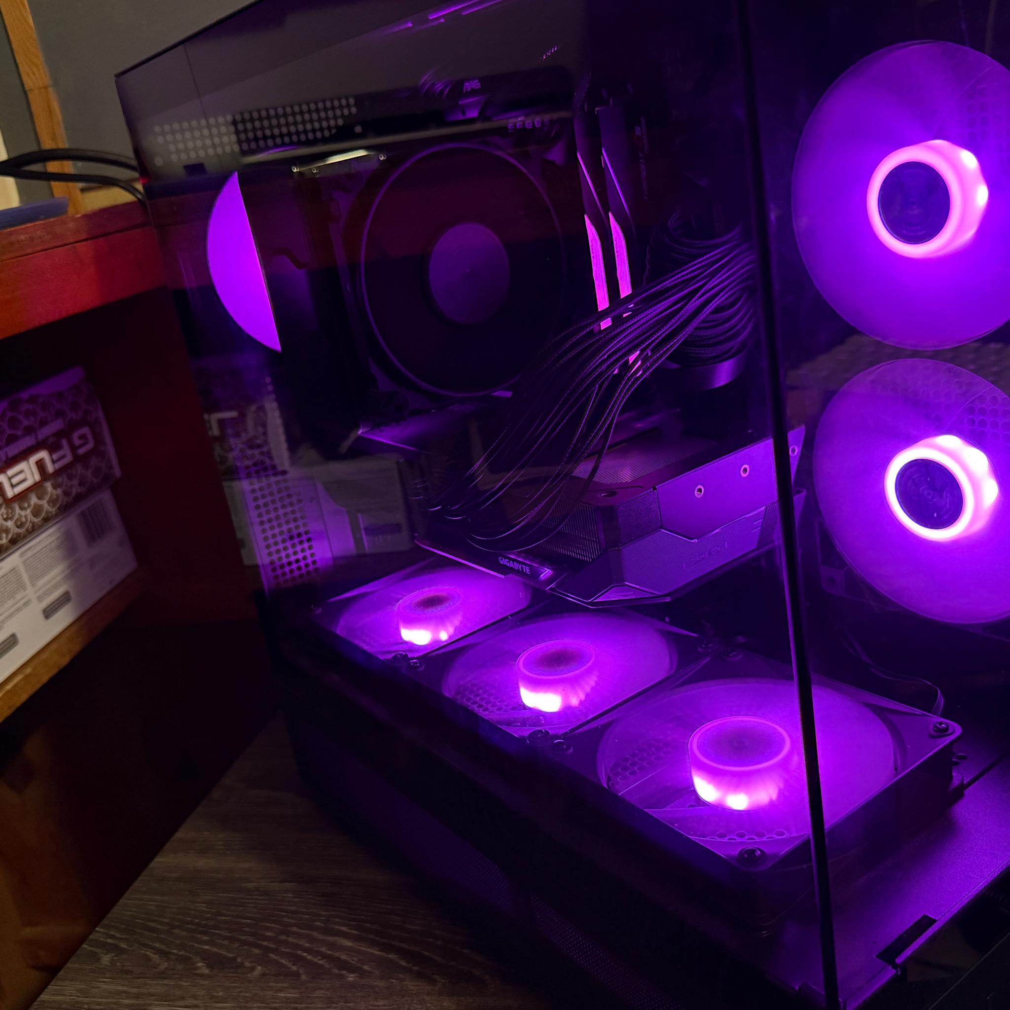 Ryzen 7 7800X3D + RX 9070 XT 16GB