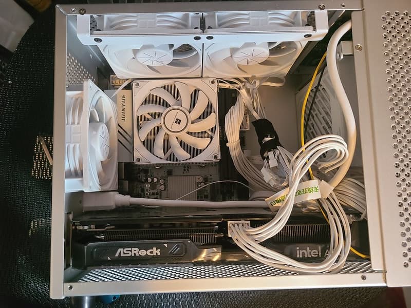 Ryzen 5600/b550/ARC b570 10gb/32gb ram mini itx lunch box