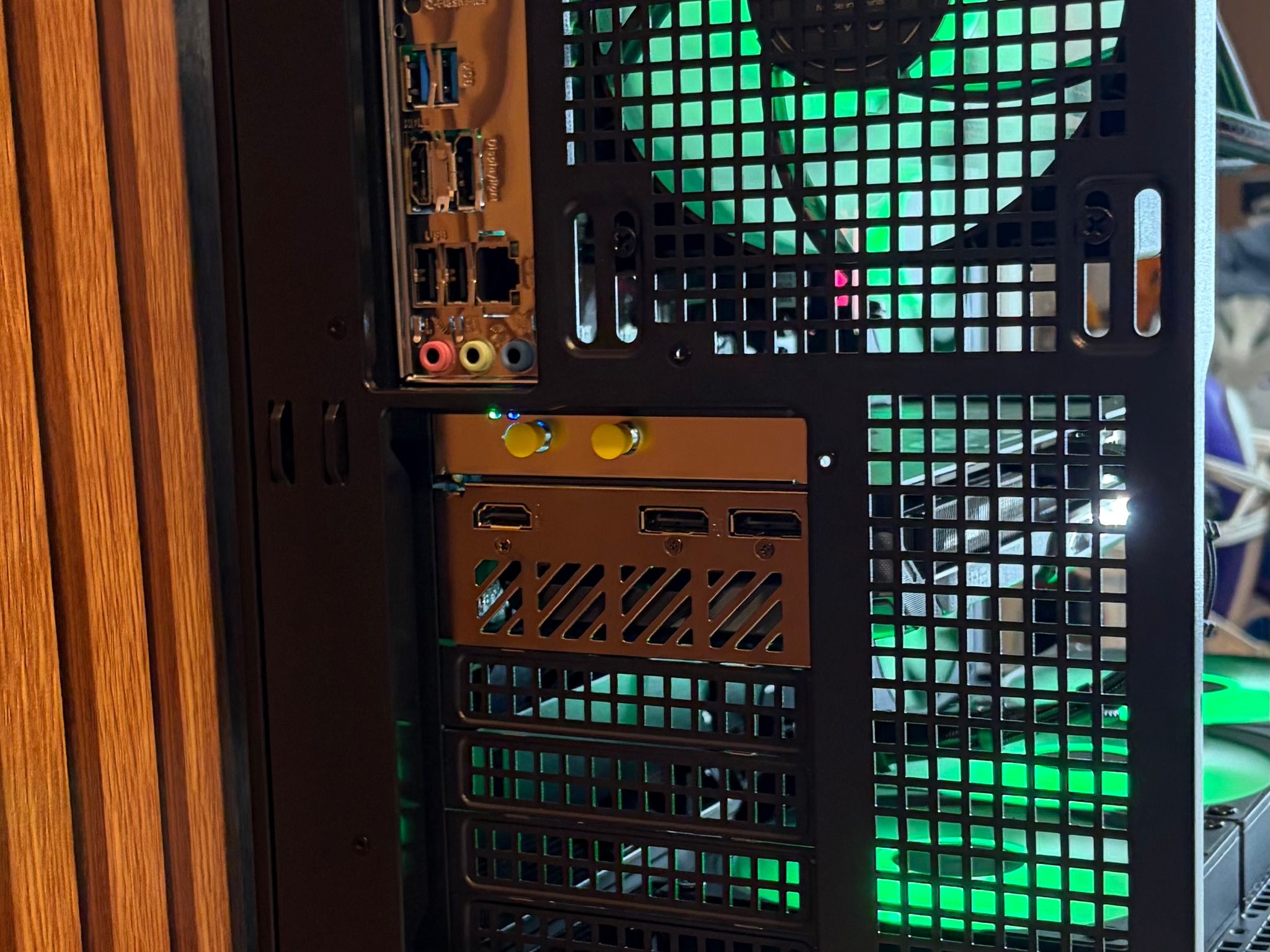 9060XT 16GB | RYZEN 5 9600X  | 16GB DDR5 | 650W | 360MM