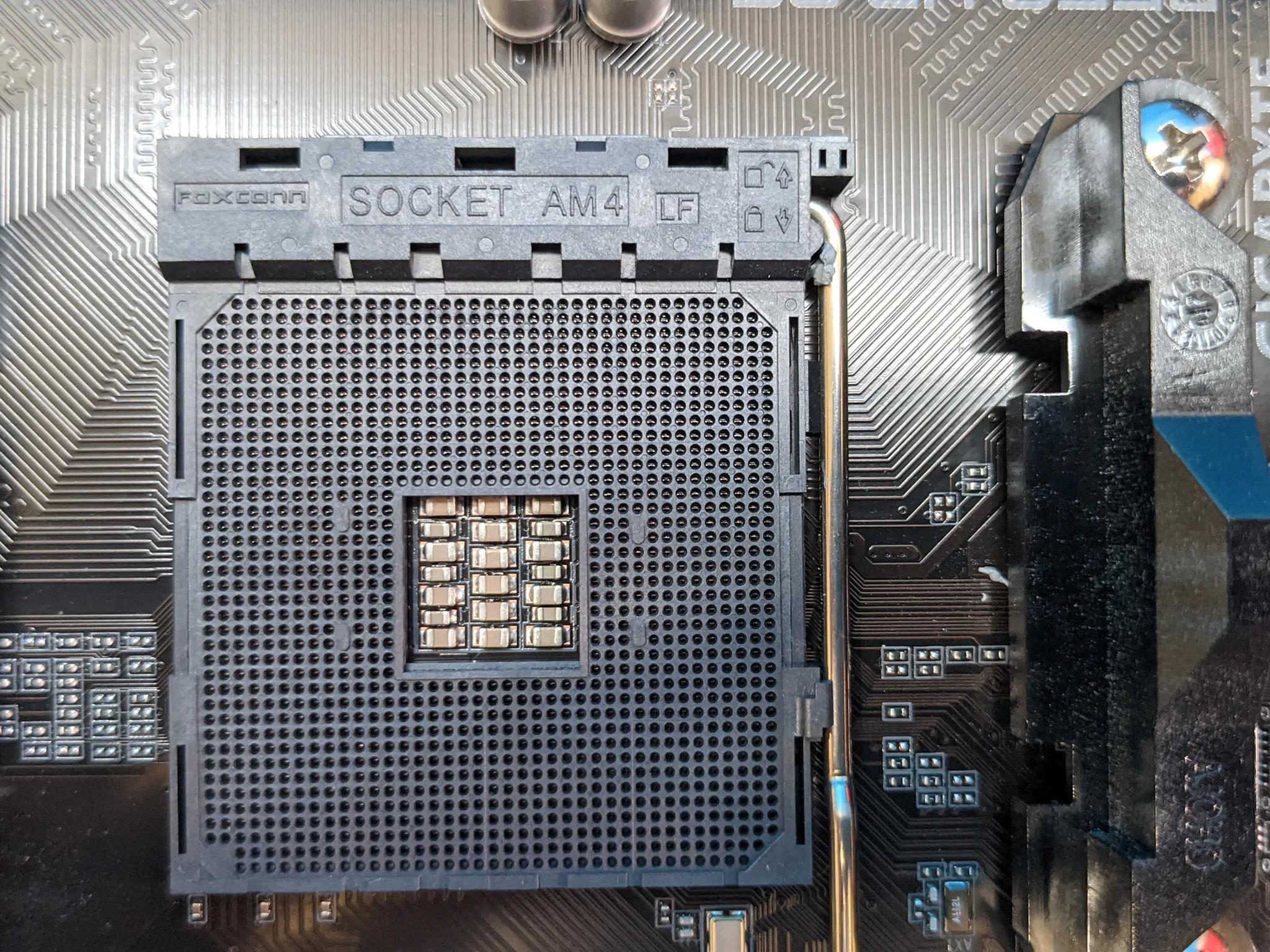 Gigabyte B550 UD AC AMD Socket AM4 DDR4 ATX PCIe 4.0 Desktop Motherboard & I/O Shield