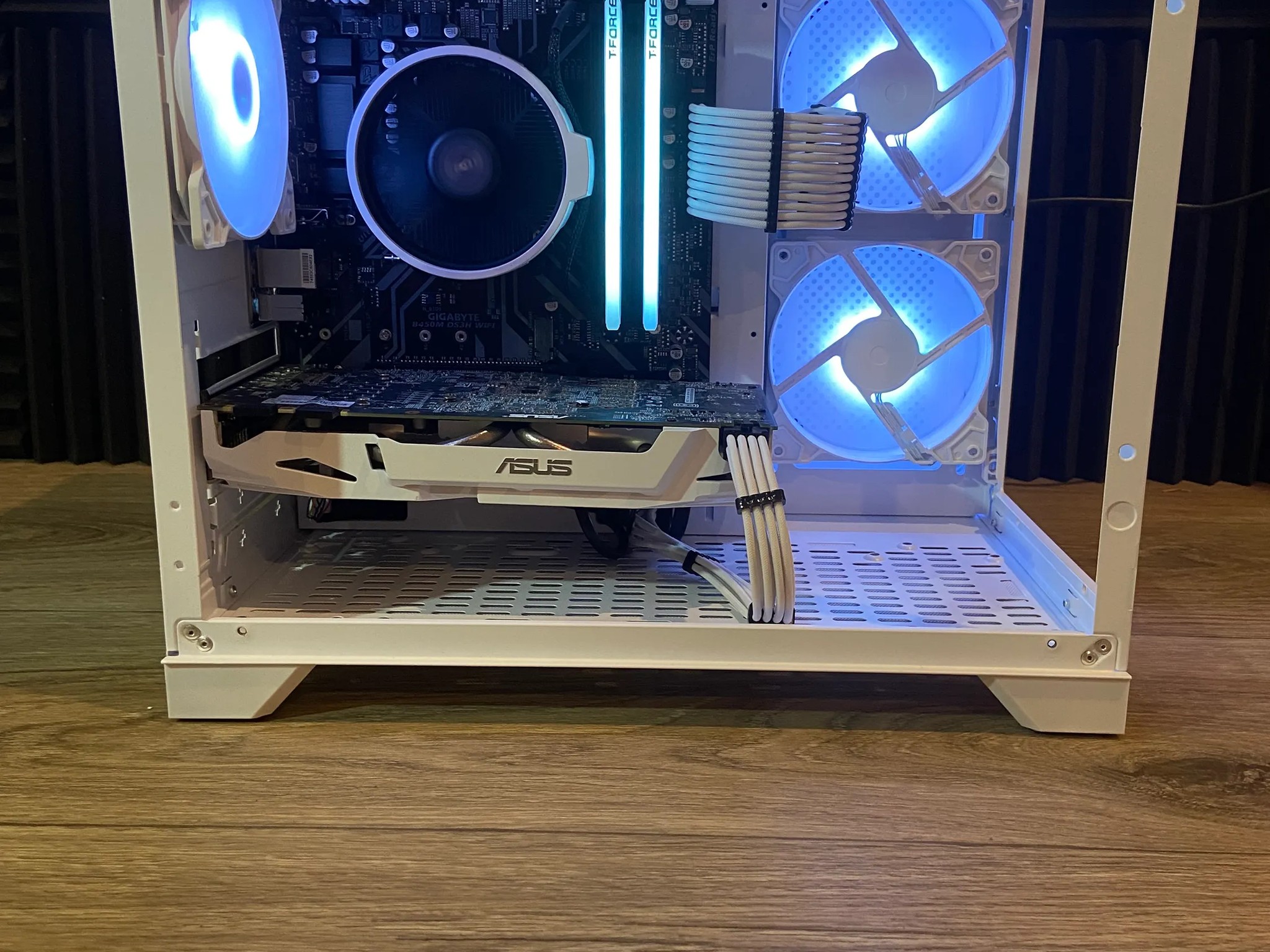 BLACK FRIDAY SALE!! [VR READY] Ryzen 5 // GTX 1070 // 16GB RGB RAM // 512 GB SSD // 650W PSU