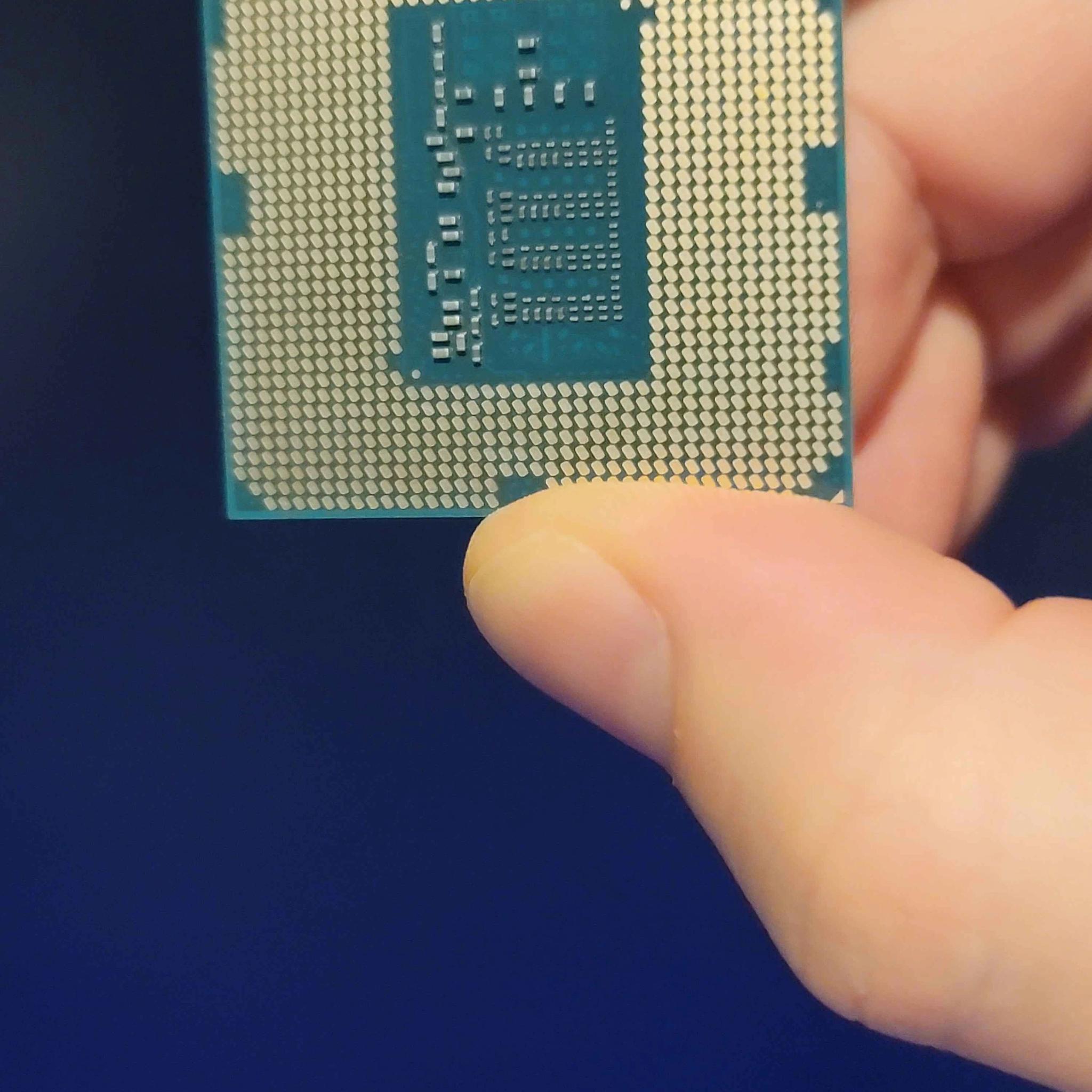Intel Core i7 i7-4790K Quad-core (4 Core) 4 GHz Processor - Works Used just in clam shell.