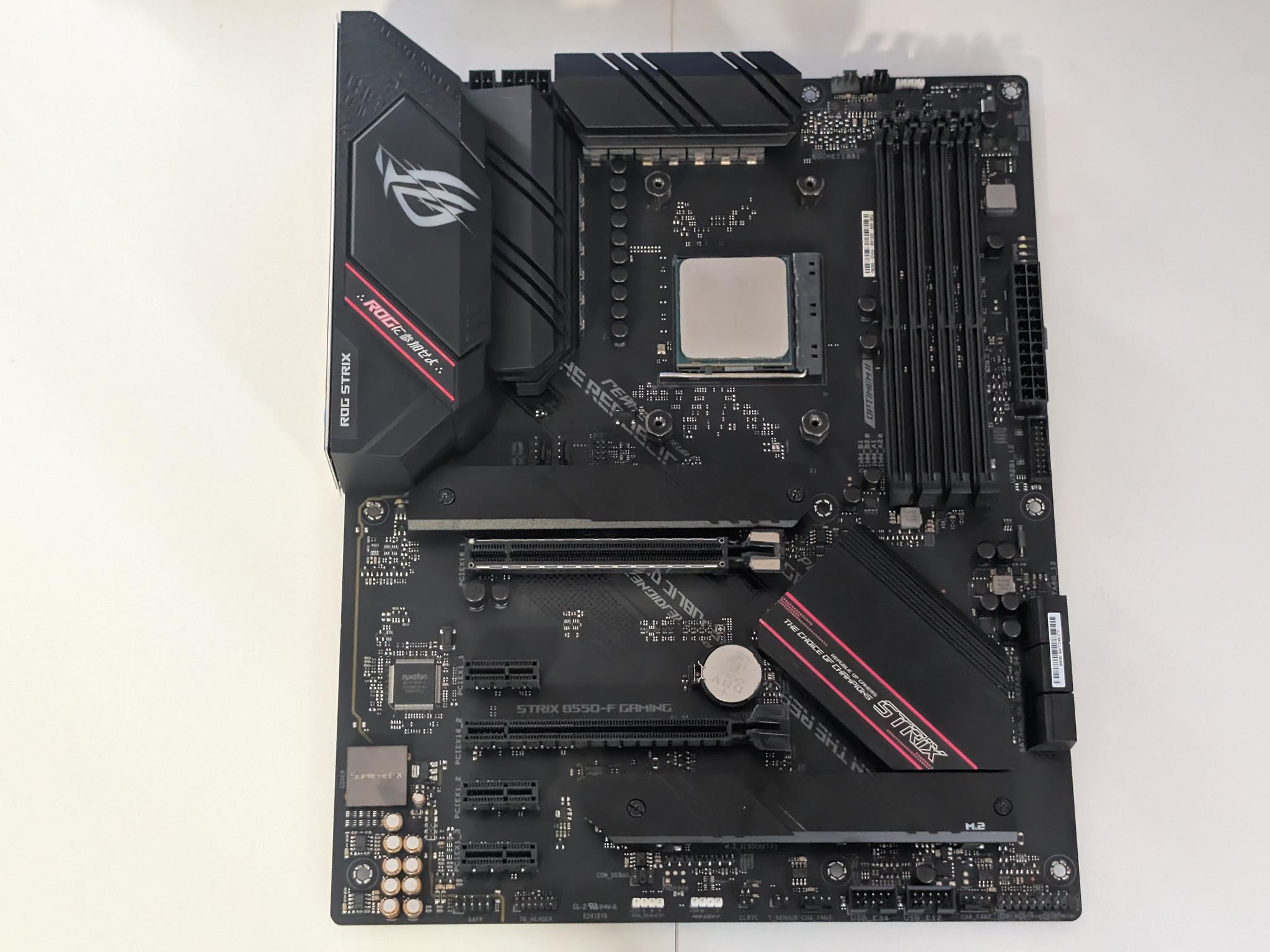 Ryzen 5 5600X + RX 6700 XT Red Devil + ROG Strix B550-F + 16GB DDR4