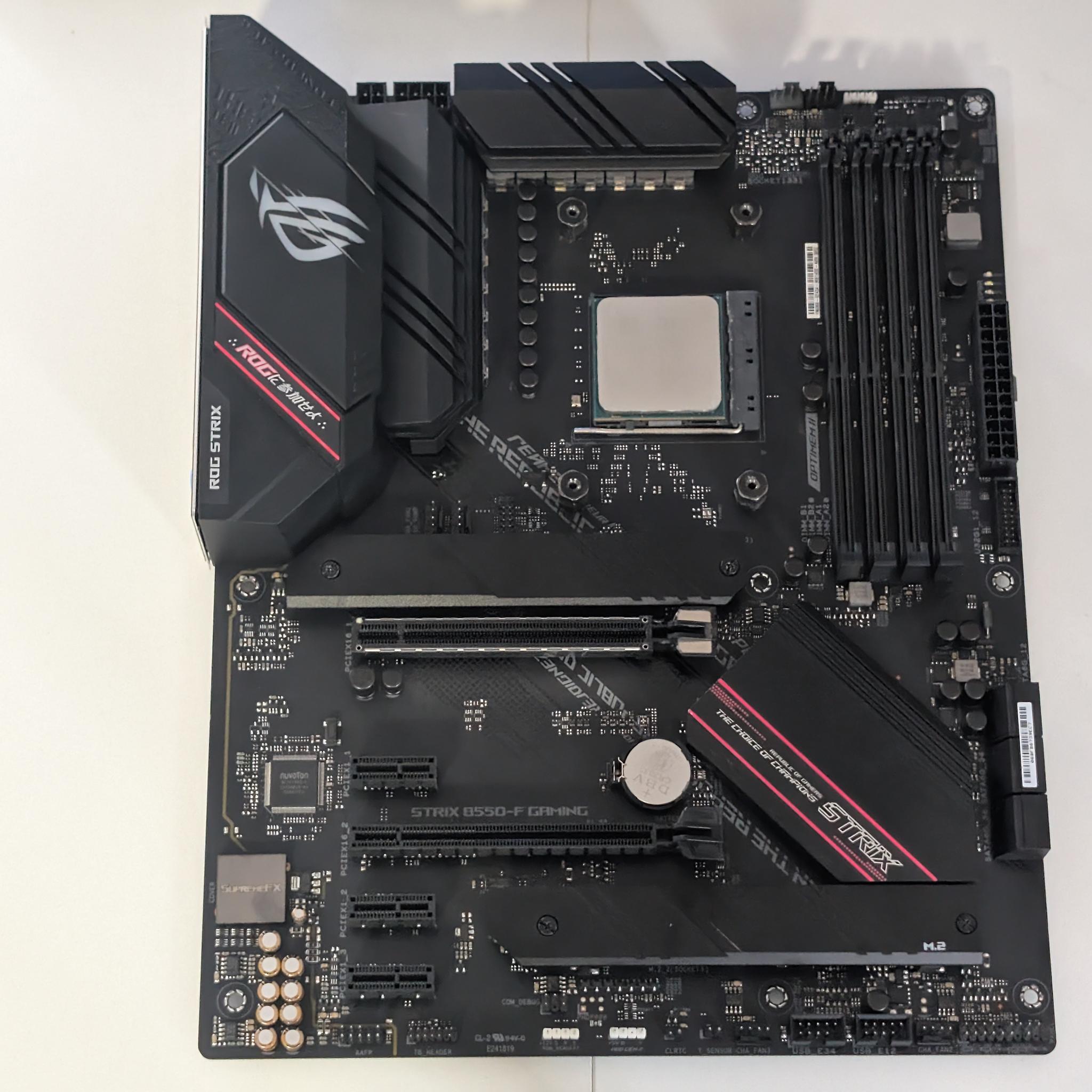 Ryzen 5 5600X + RX 6700 XT Red Devil + ROG Strix B550-F + 16GB DDR4