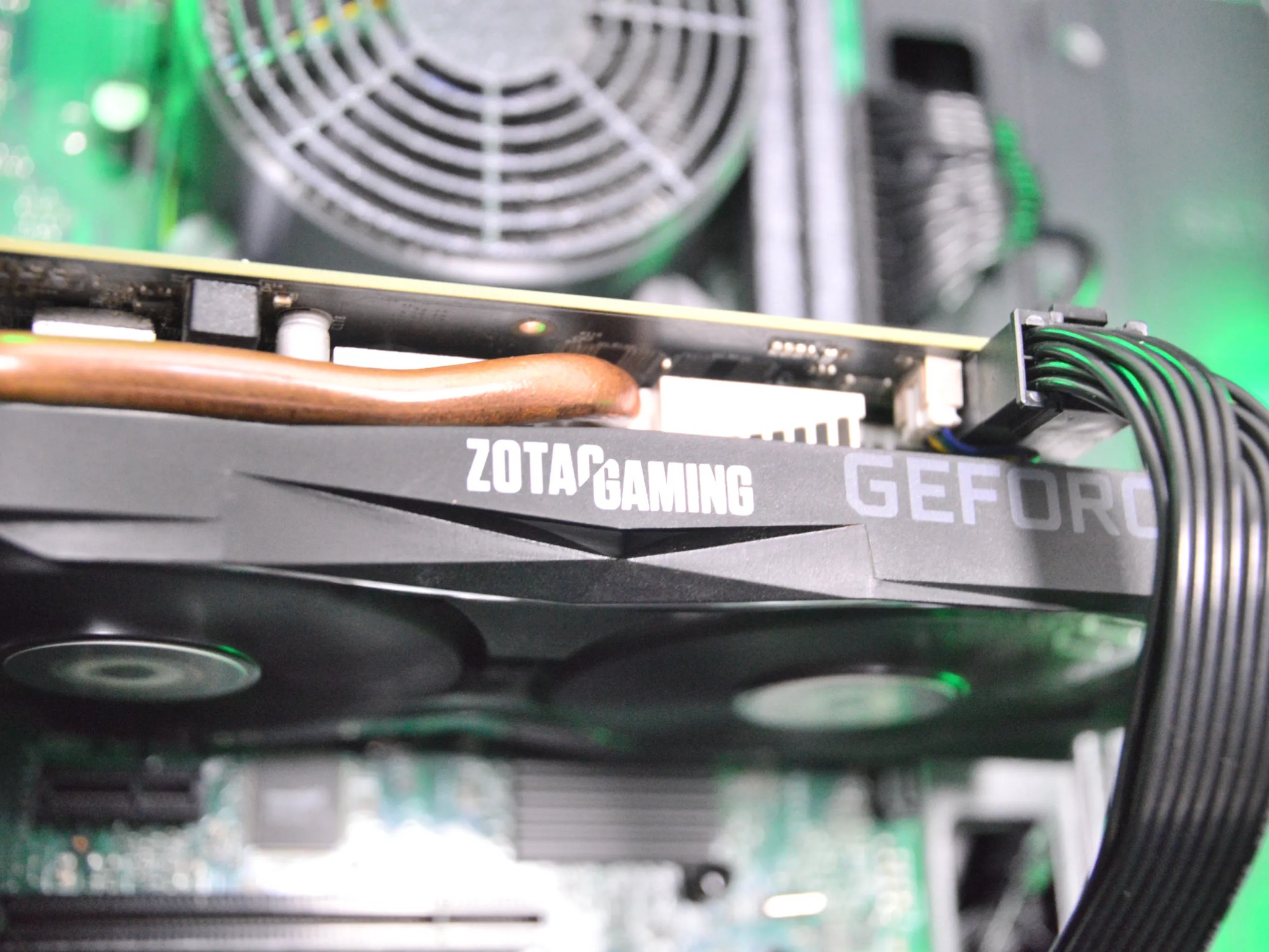 🟩⬛| GTX 1660 6GB | INTEL i5-8400 | 16GB DDR4 RAM | 512 GB NVME SSD | Emerald of Darkness |