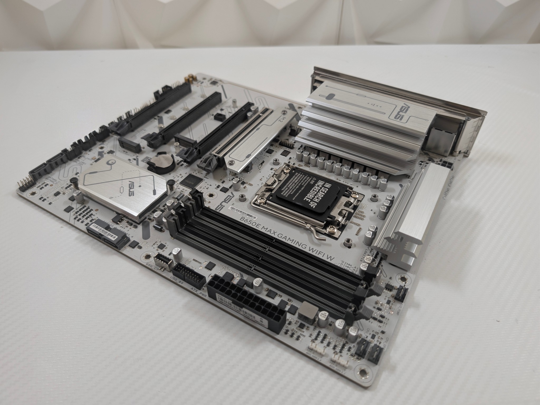 ASUS B650E MAX GAMING WIFI W