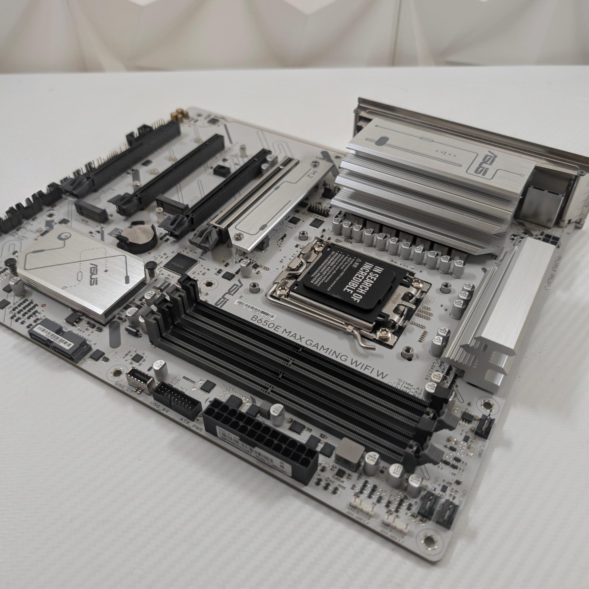 ASUS B650E MAX GAMING WIFI W