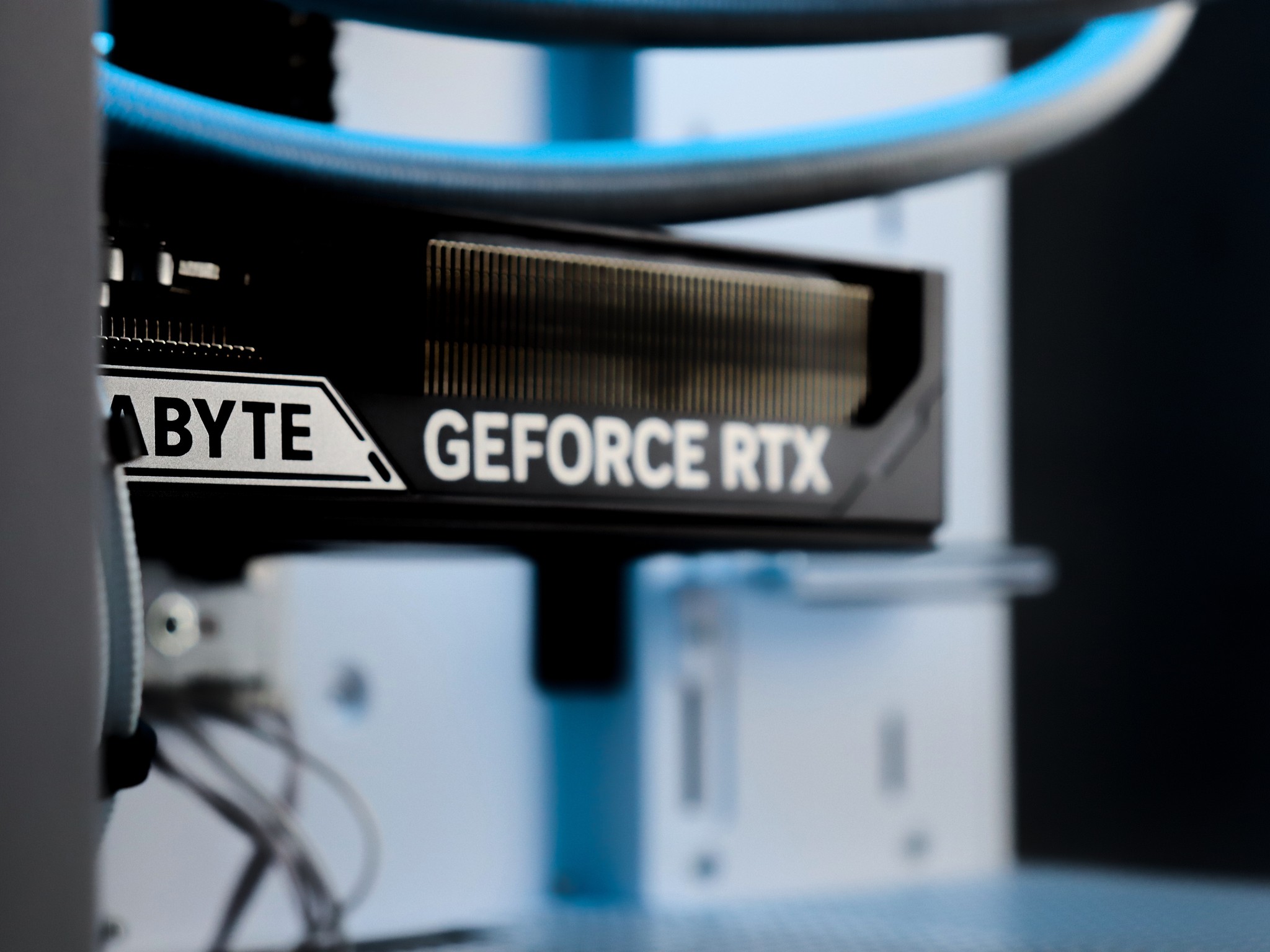 🧊❄️🧊 White Gaming PC – RTX 5060 TI, Ryzen 7 5700X, 32GB RAM, 1TB SSD - WiFi 🧊❄️🧊
