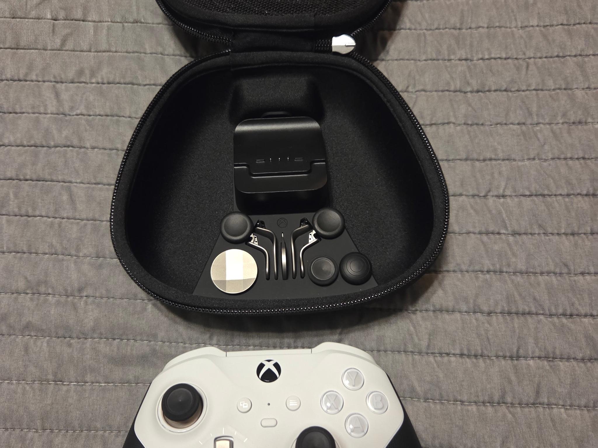 Xbox elite series 2 controller (white) (excellent condition)