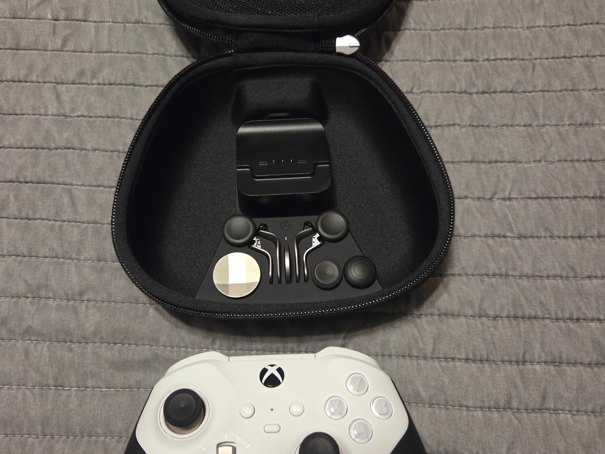 Xbox elite series 2 controller (white) (excellent condition)