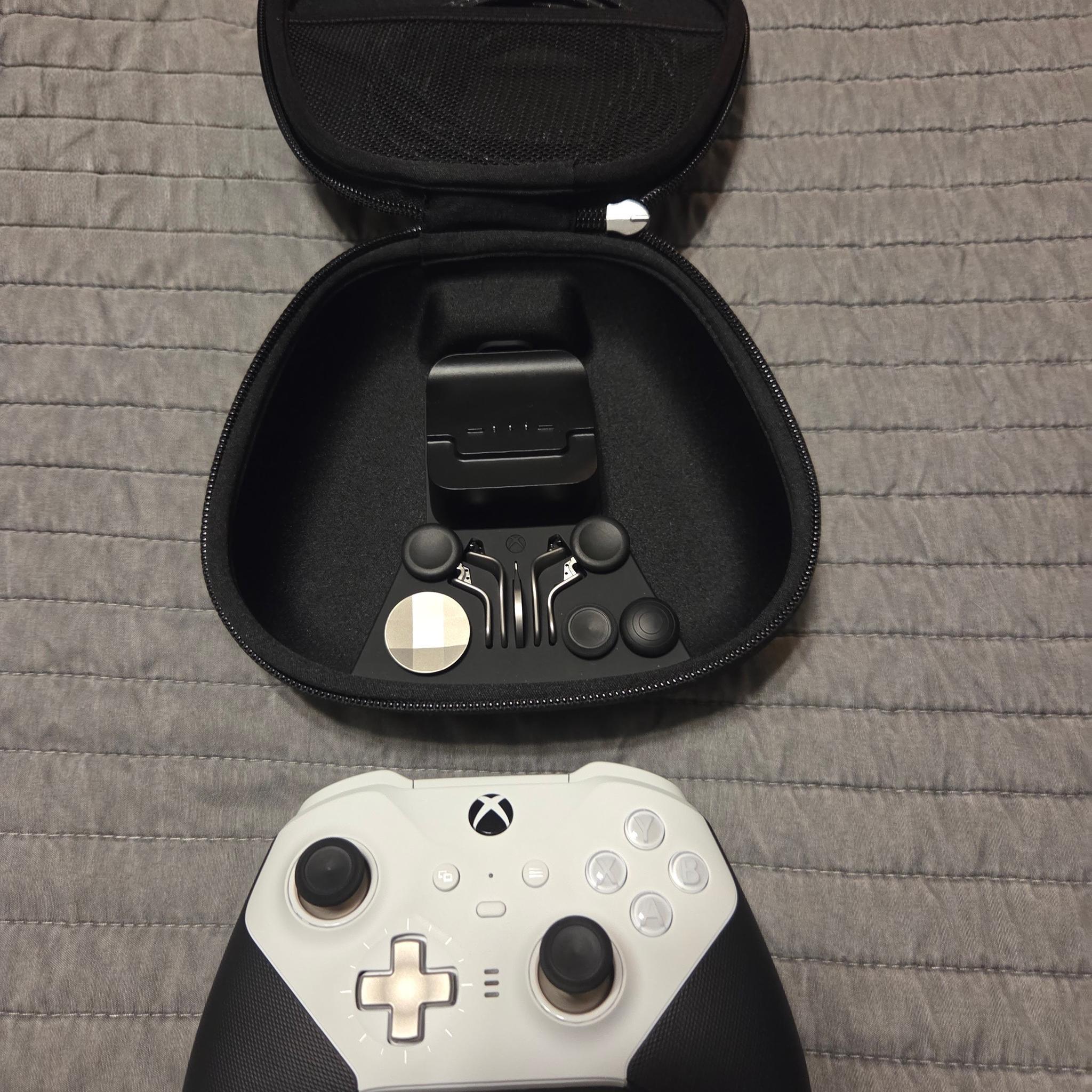 Xbox elite series 2 controller (white) (excellent condition)