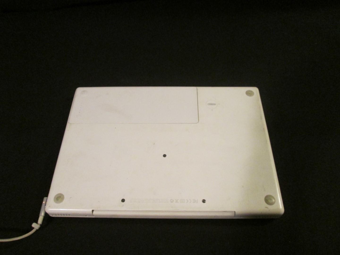 Macbook White