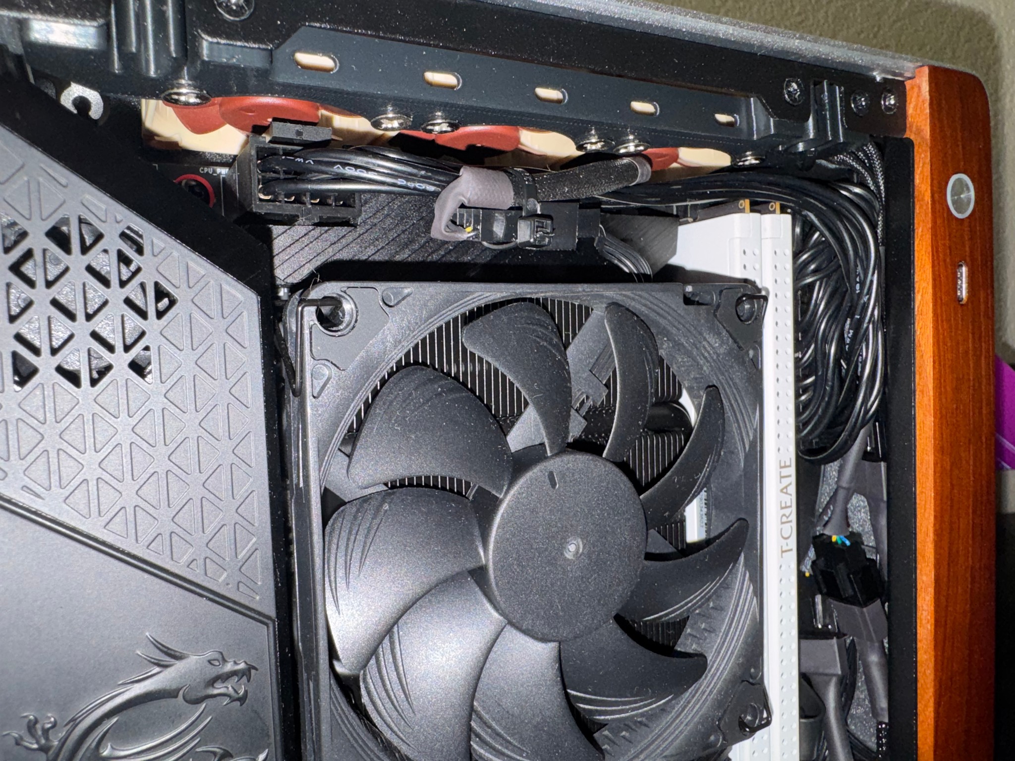Jonsbo NV10 SFF Gaming PC
