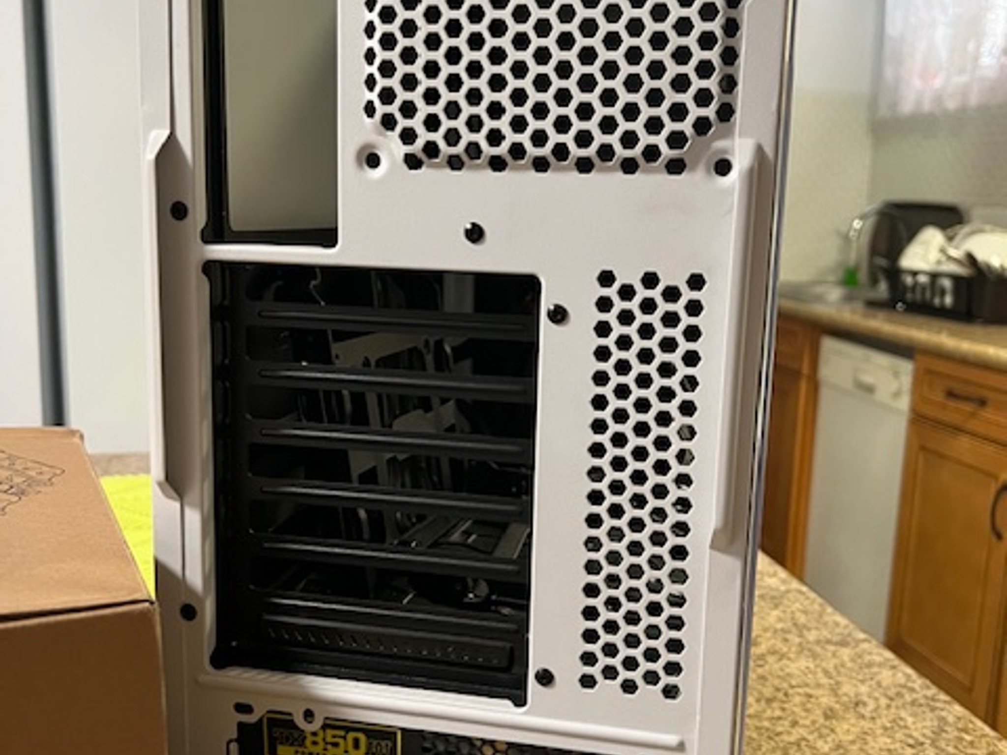 Fractal Design Focus G Mid-Tower Case (White) + Corsair 850 Watt Power Supply