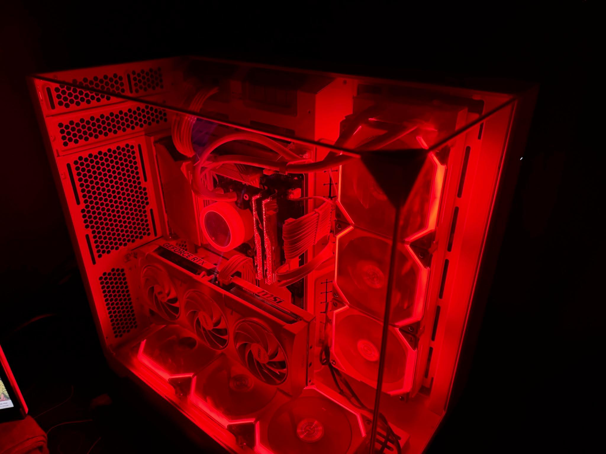 All white 5080/Ryzen 9 7950x3D/32GB RAM/2TB Pc