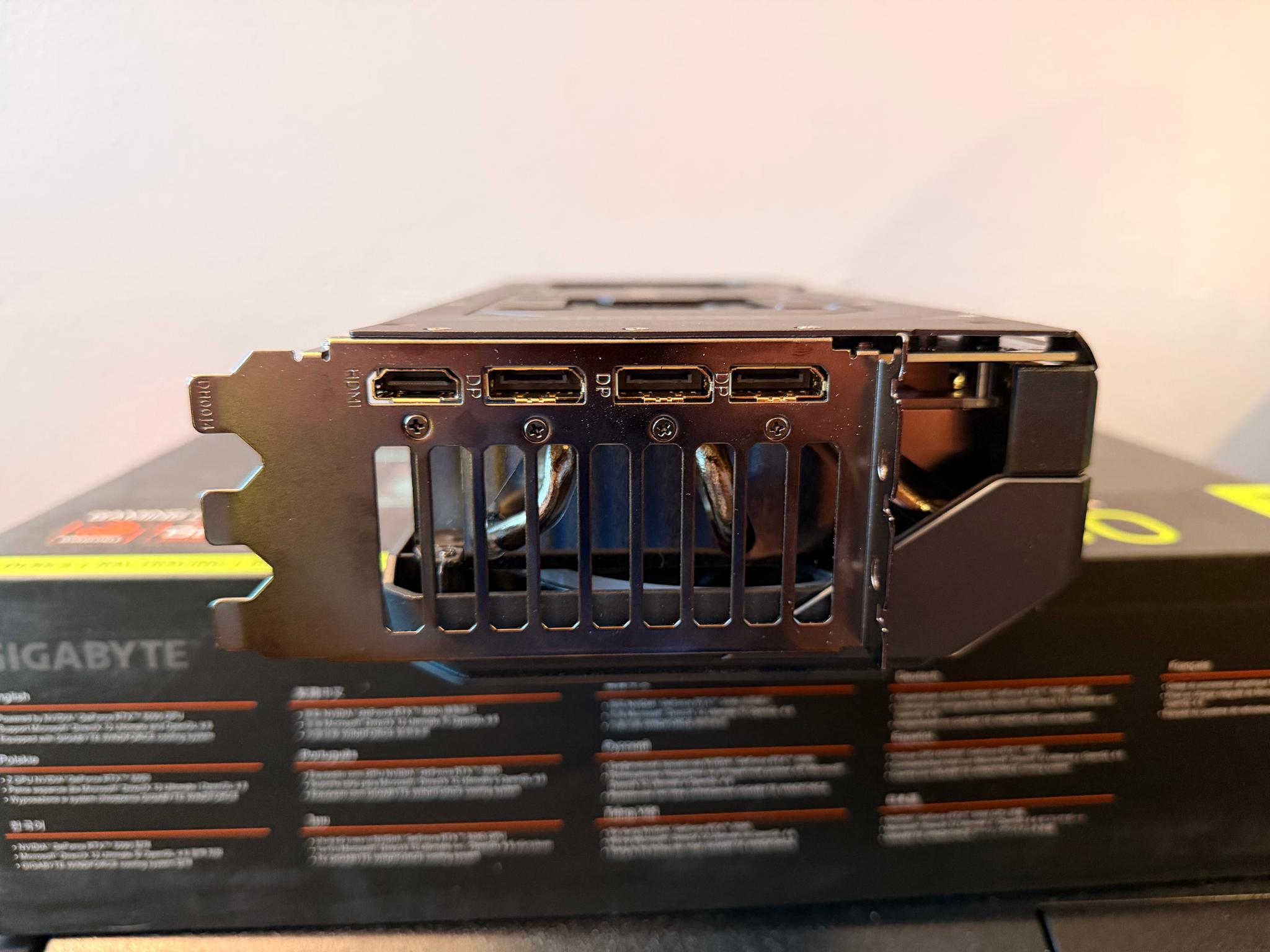 Barely Used GIGABYTE GeForce RTX 5090 GAMING OC 32GB