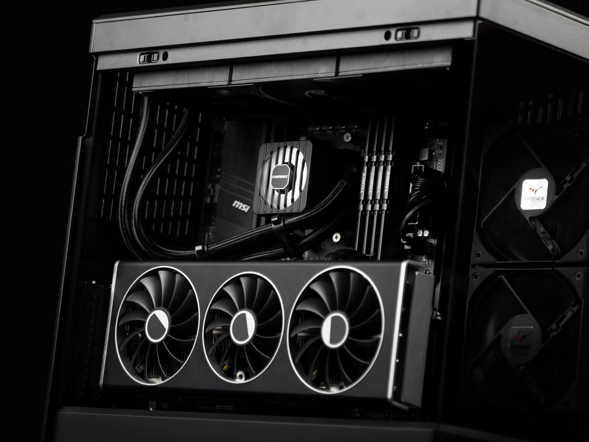 “DeuxDarc-F” RX 7800 XT Ryzen 7 32GB Windows 11 Pro 2TB Gaming PC Powerhouse