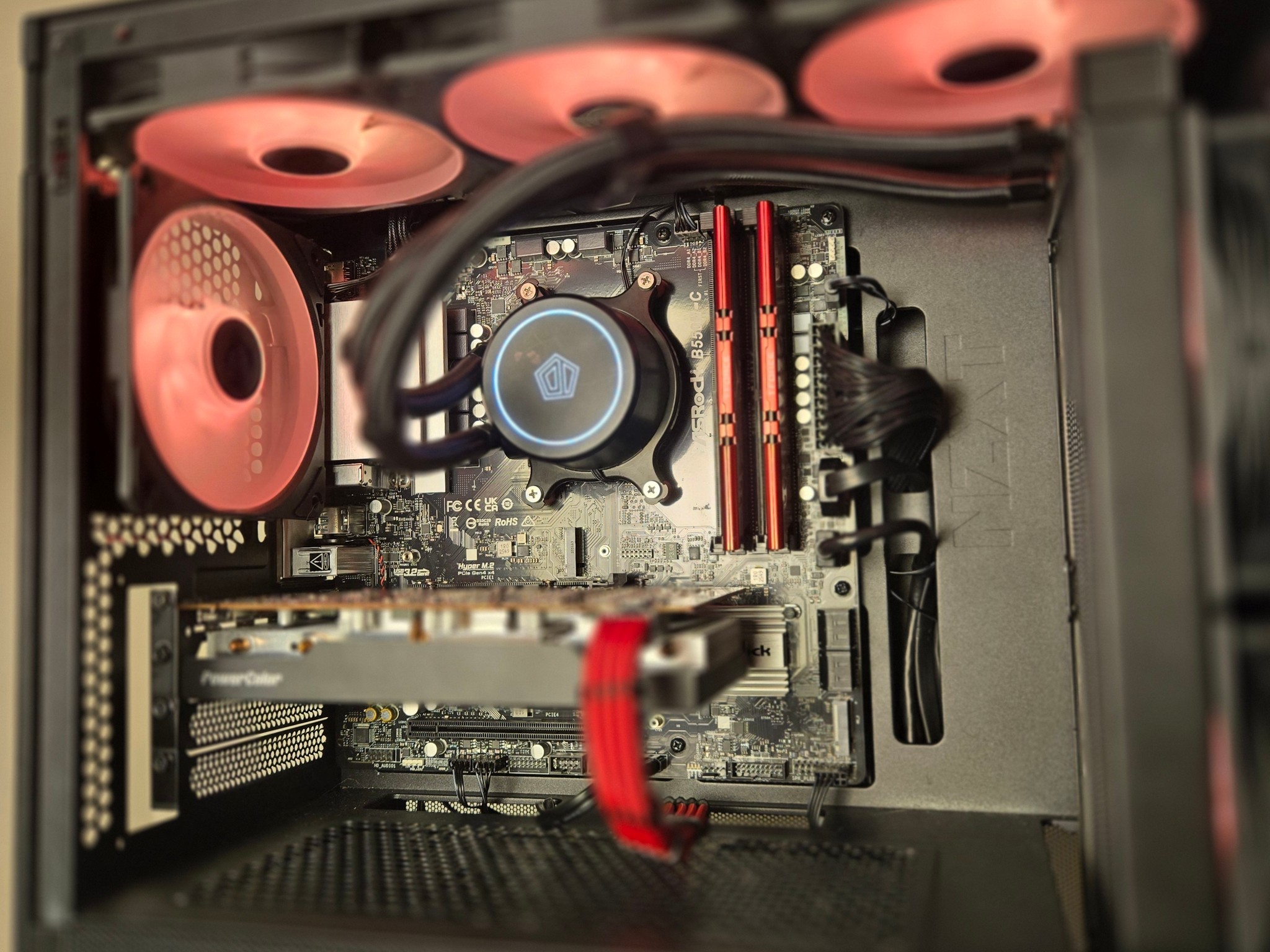 RX 6650 XT | Ryzen 5 5600 | 16gb DDR4 | 1tb Storage👏🏽
