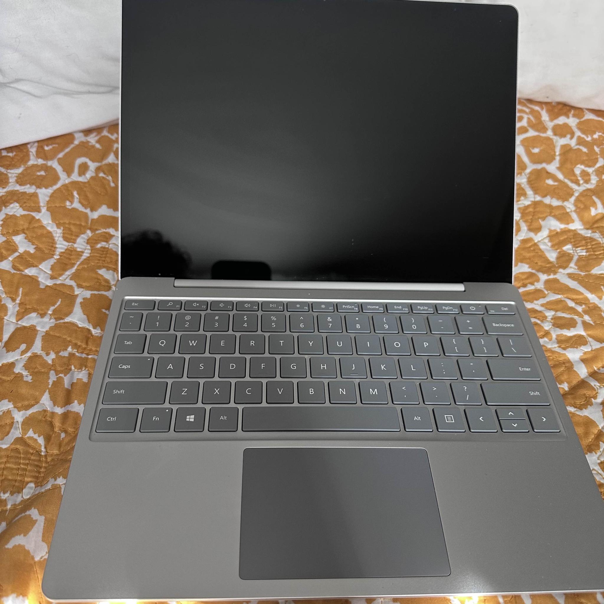 Microsoft Surface Laptop Go 12." i5 10th gen, 64gb SSD, 4gb RAM, Win 11