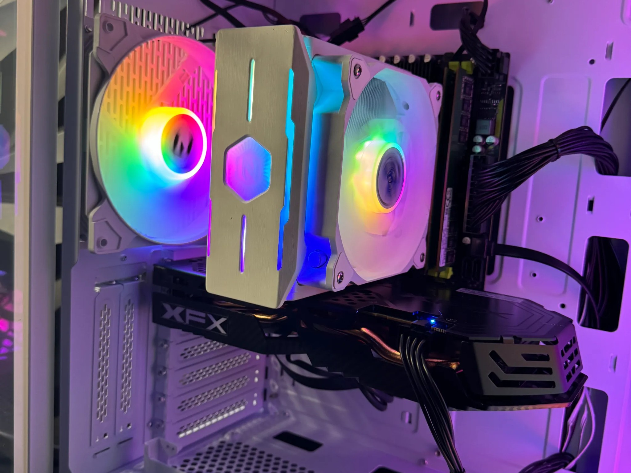 ❄️ White Snow Budget Build ❄️ Xeon 2630  8-core | RX 580 8 GB |32 GB DDR4