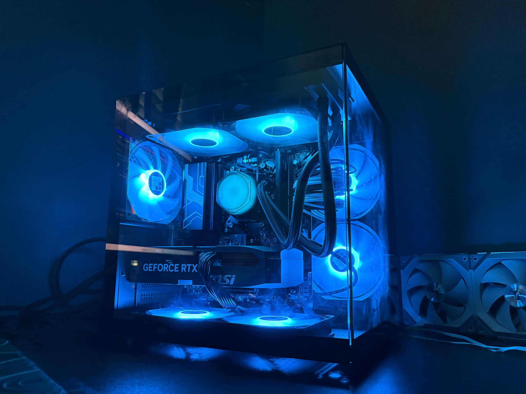 5070/Ryzen 5 7600x/16GB DDR5 Gaming pc
