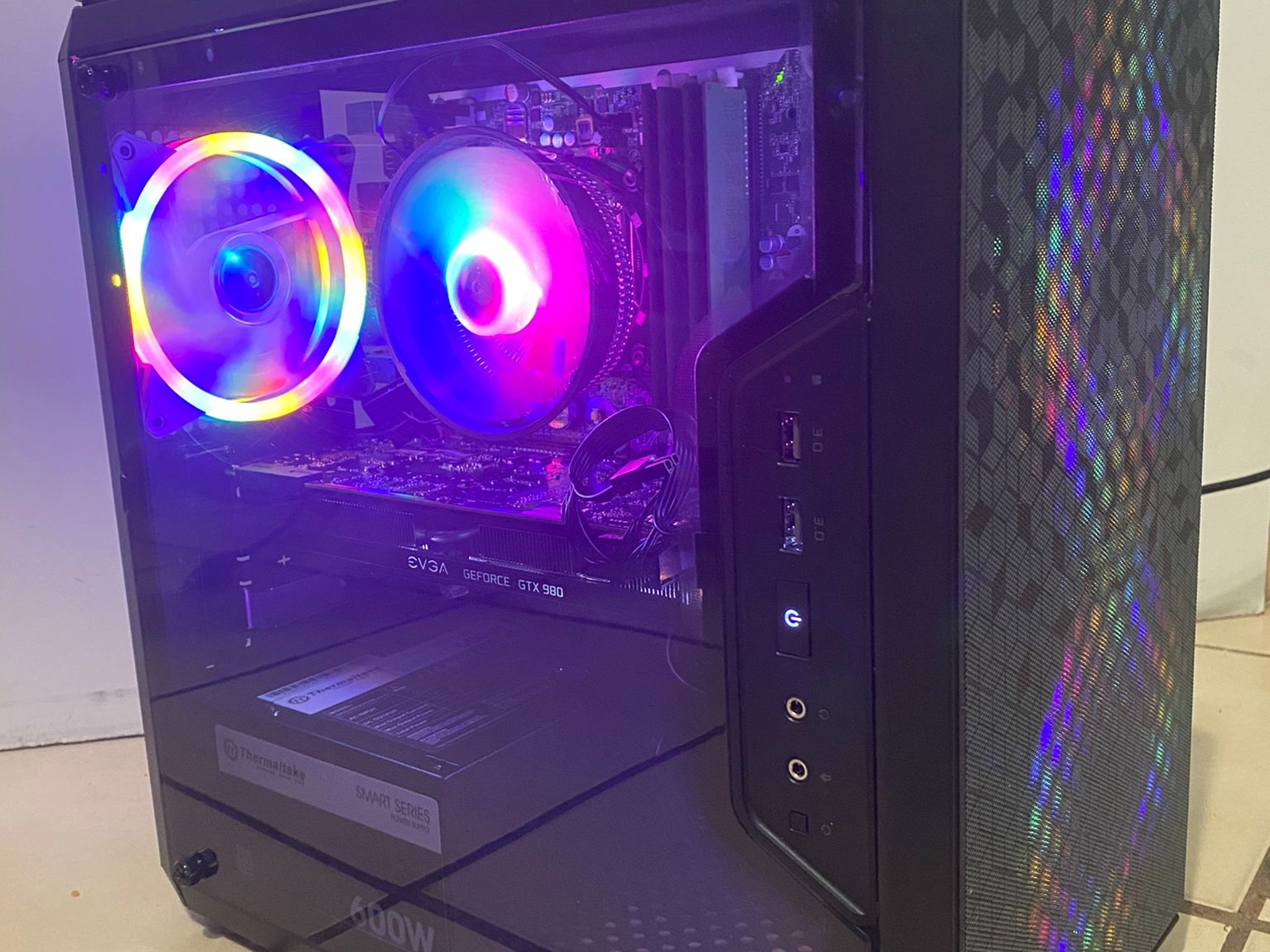 Gaming PC - GTX 980, I5 6500, 16GB DDR4, WIFI, BLUETOOTH, RGB, BLACK, SSD, HDD.