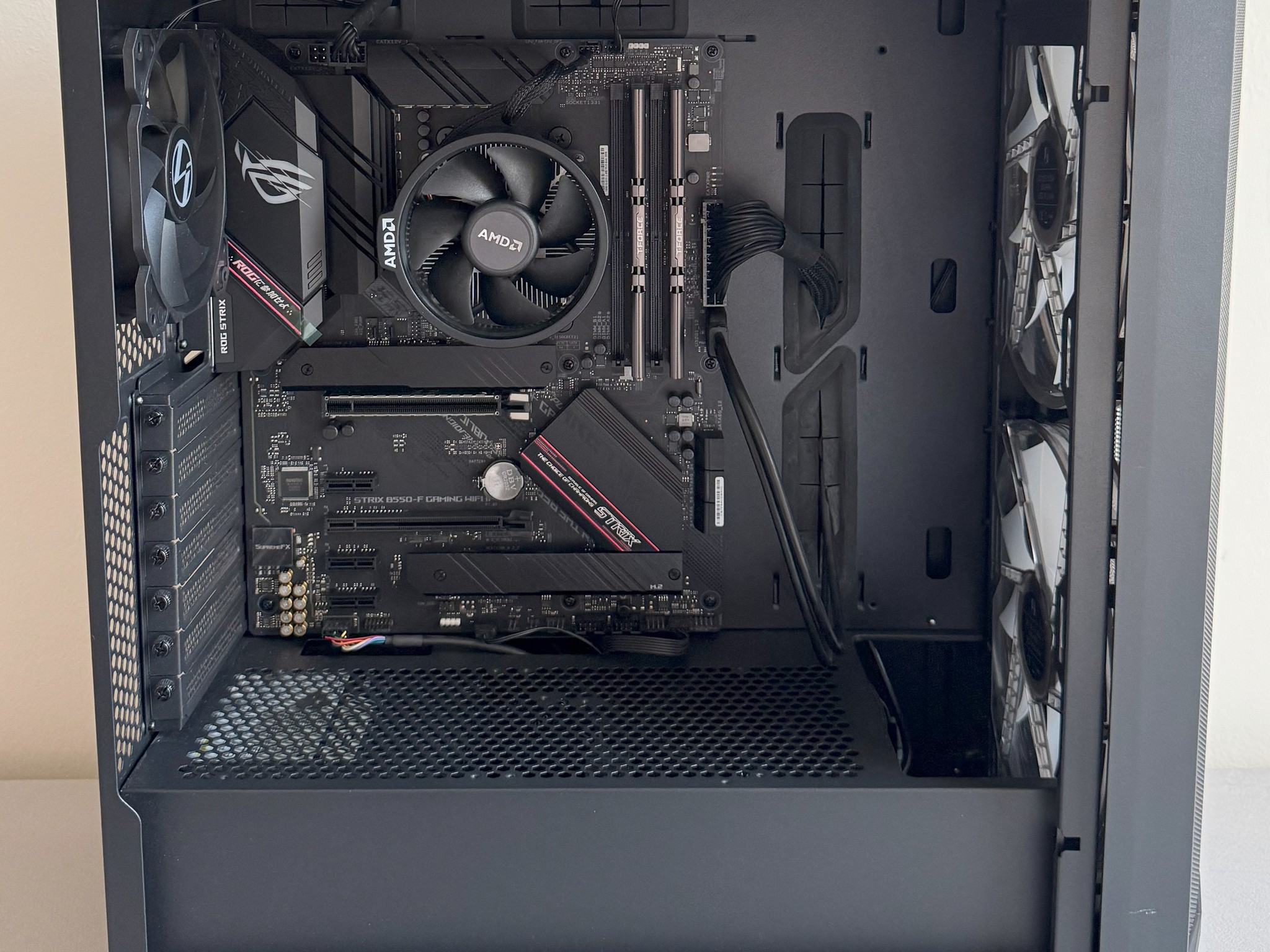 ASUS STRIX B550-F AMD Ryzen 5 5600GT Gaming PC Radeon Vega 7 Graphics 32GB DDR4 1TB SSD Lian Li 215