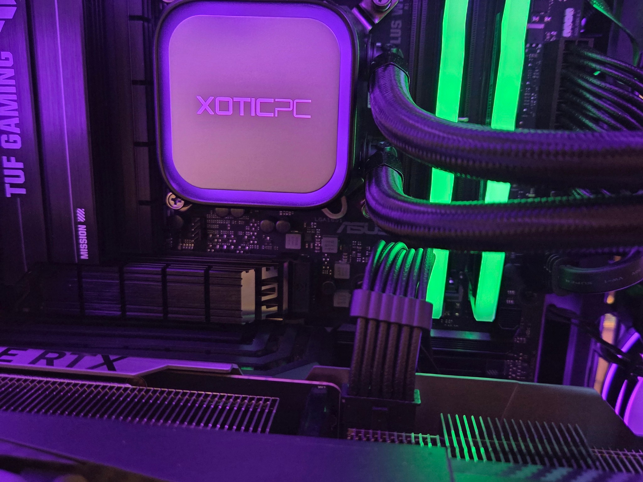 Y40 Ultimate — RTX 5070 Ti, Core Ultra 7 265K, 32GB DDR5, 2TB SSD