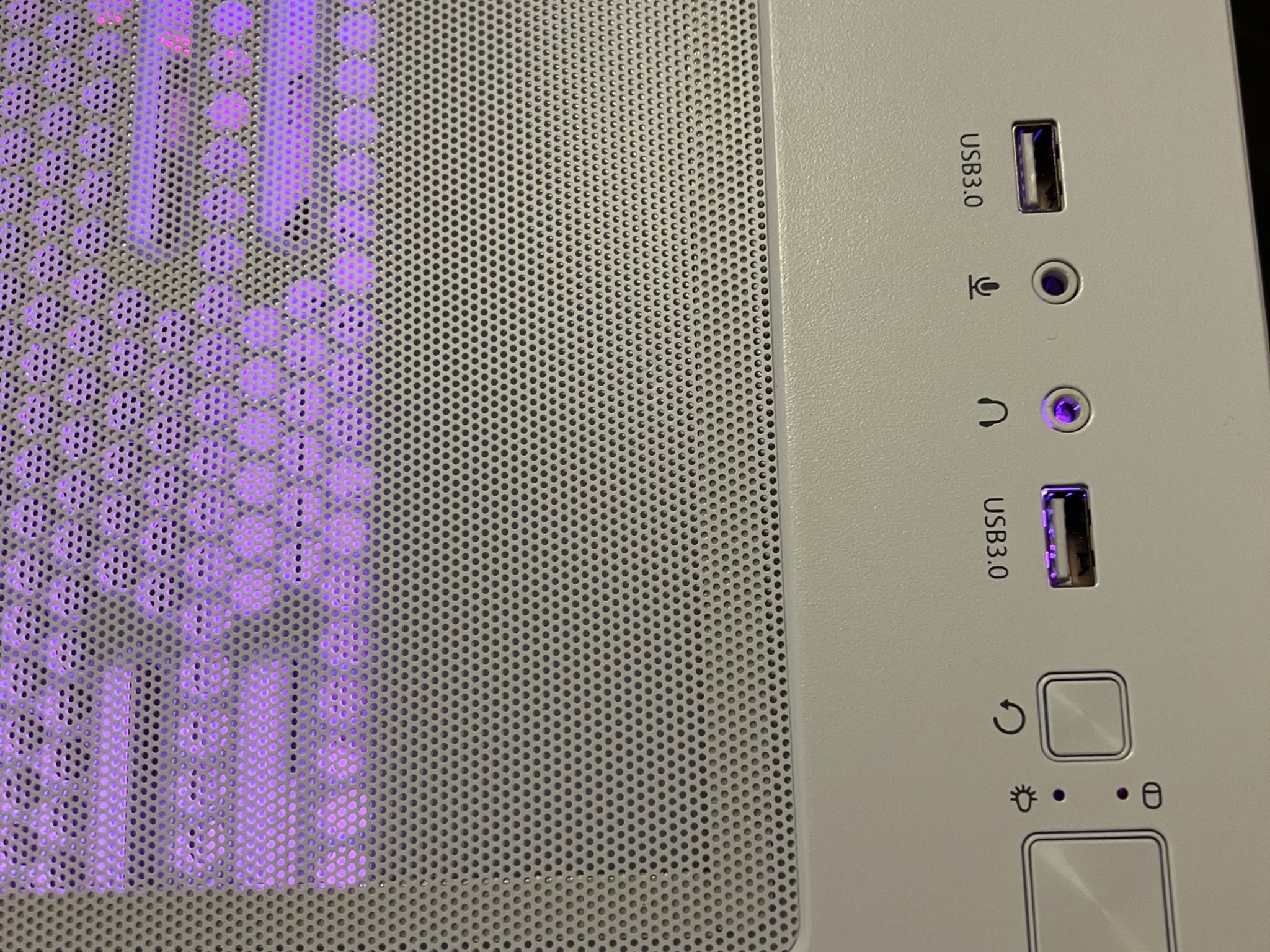 All white gaming pc with |RTX 4060 oc|ryzen 5 5600| 32gb ddr4 3200mhz