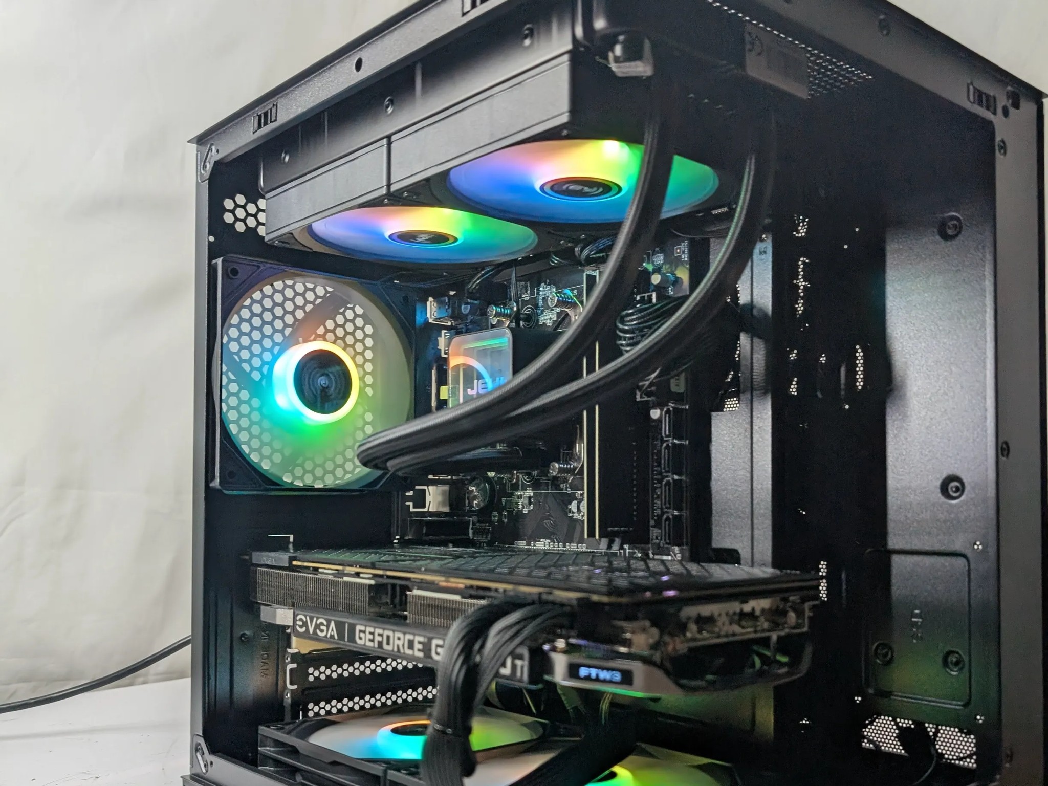 GTX 1080 TI 11GB| RYZEN 5 2600X | 16GB DDR4 | 500GB NVME