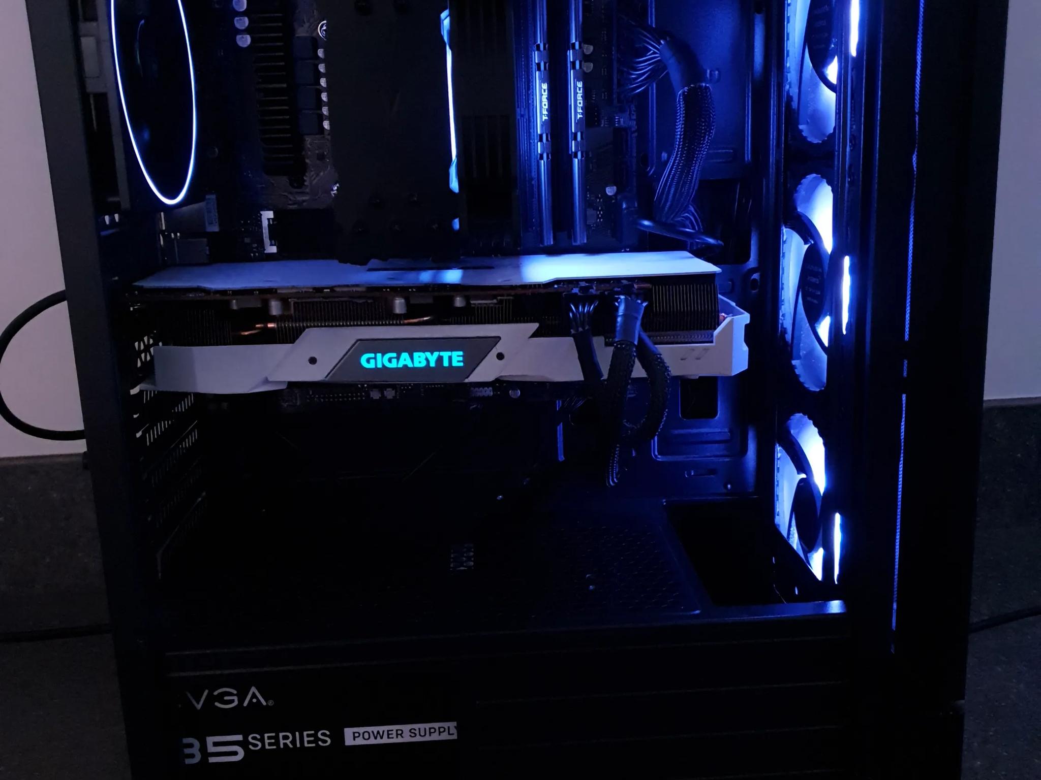 Intel i5-12400F, DDR4 32GB RAM, spray-paint white 5700XT, 1TB Nvme SSD, Windows 11 Pro Activated