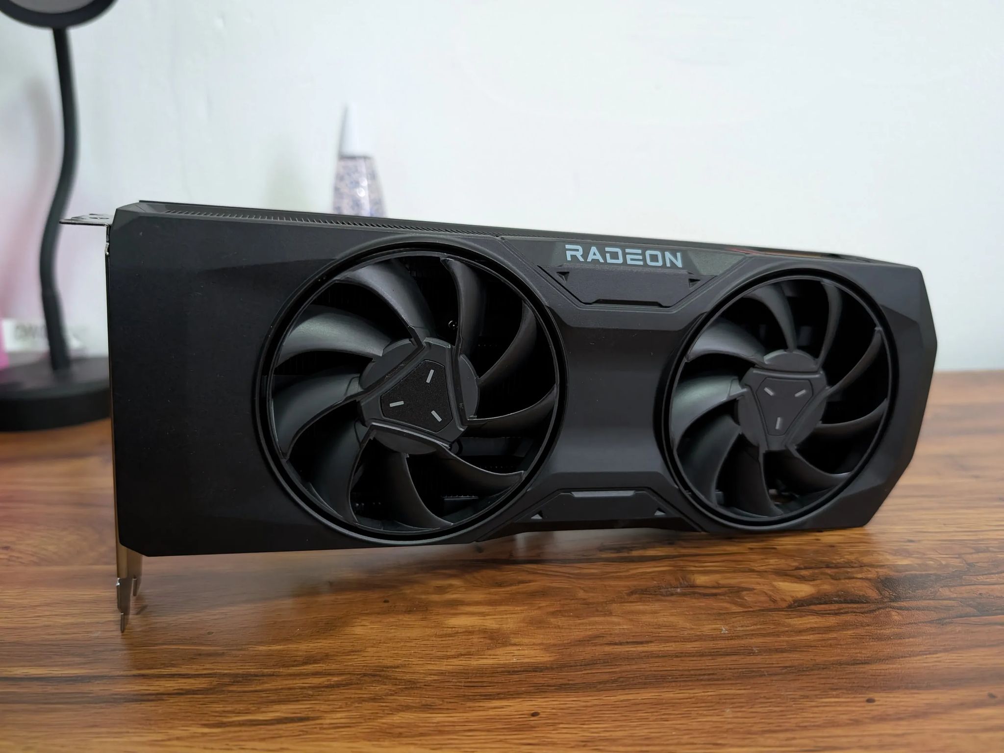 Sapphire Radeon RX 7800 XT (Reference Cooler)
