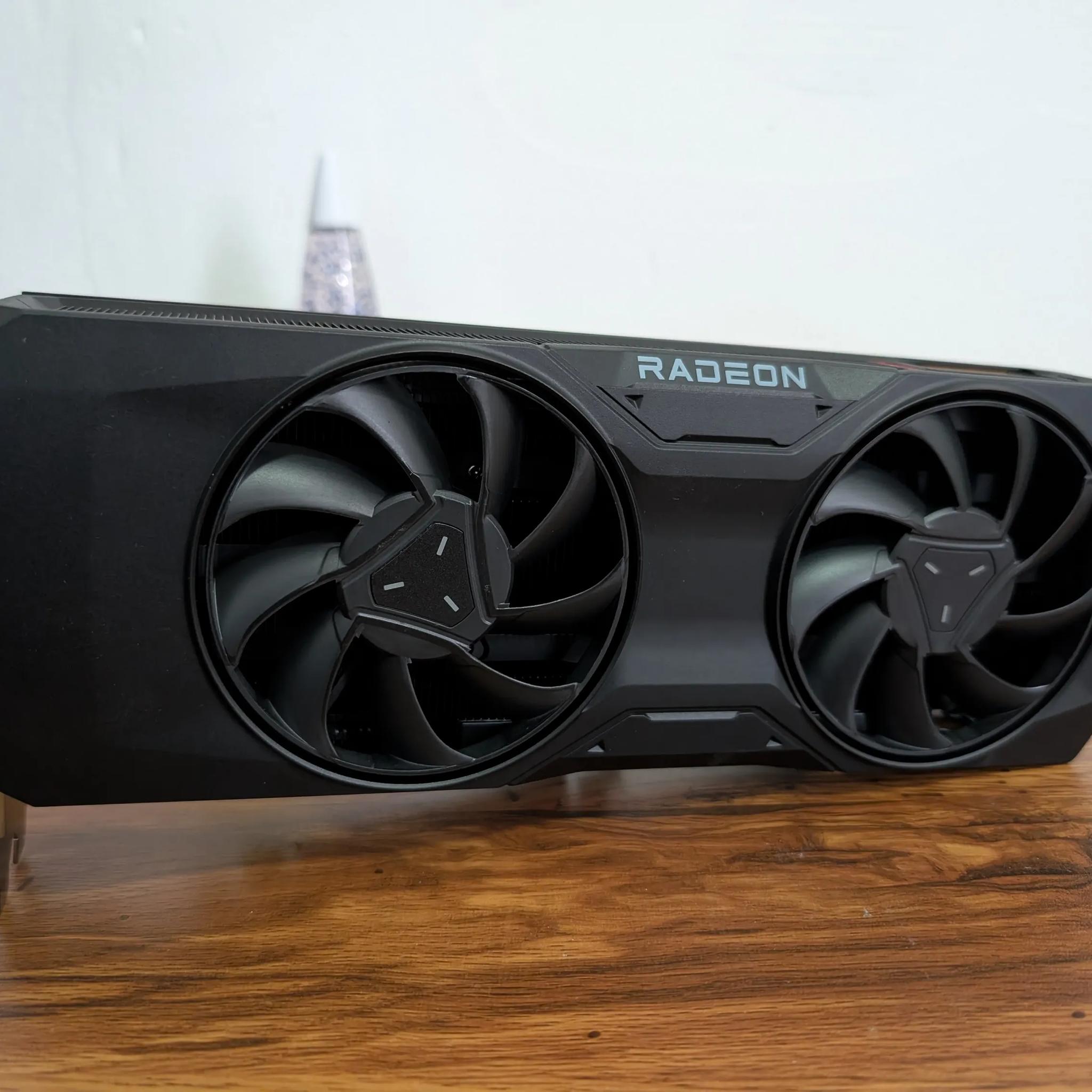 Sapphire Radeon RX 7800 XT (Reference Cooler)