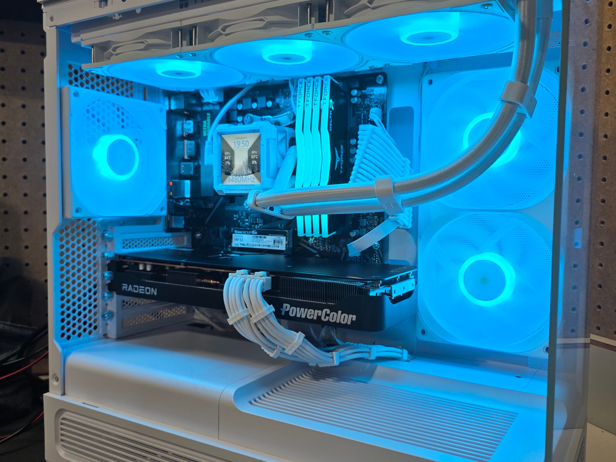 ⚪ The X3D2 | RX 9070 GRE | R5 5600x3D | 32GB DDR4 | 1TB NVME