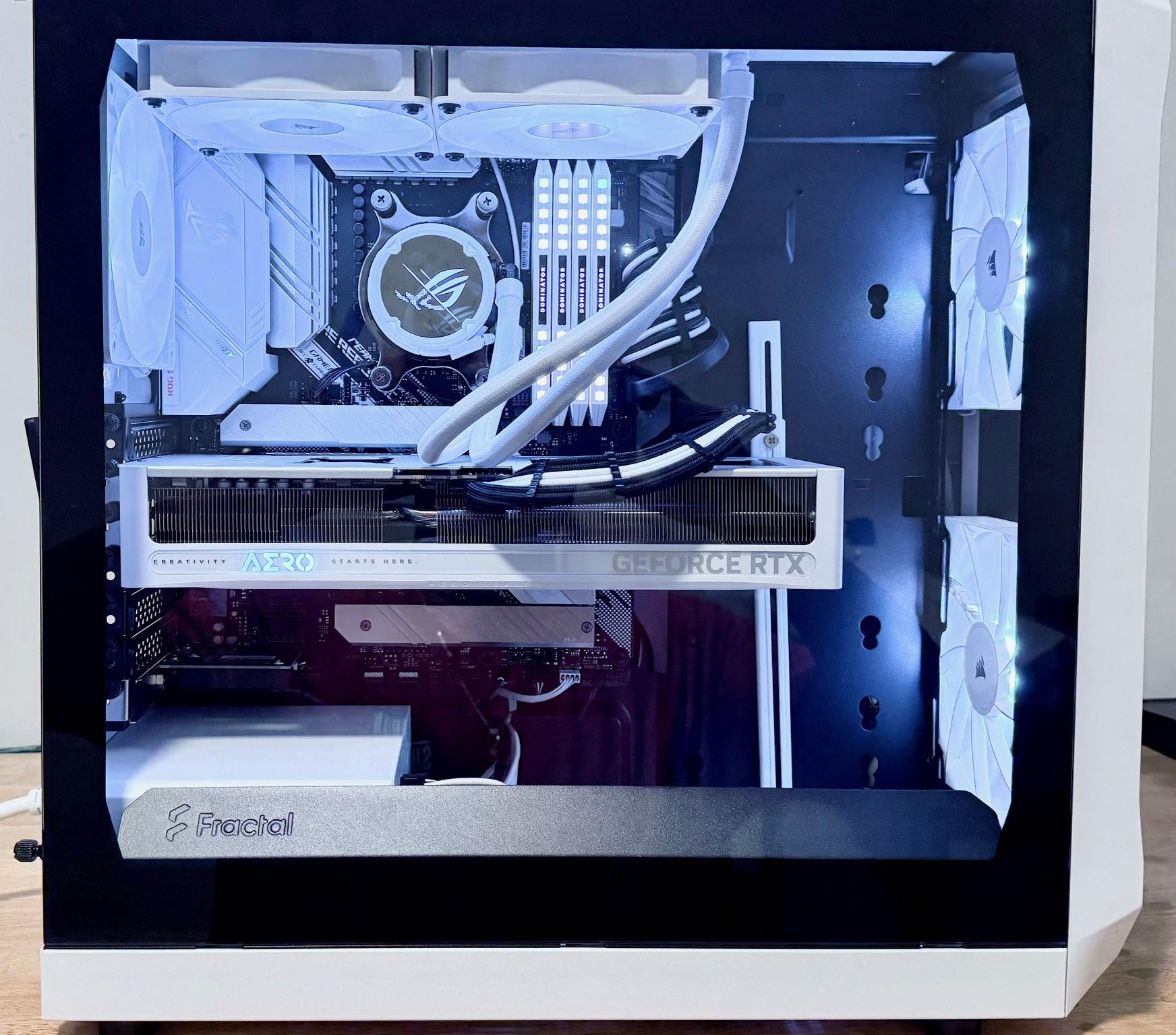 Gaming PC Monochrome RTX 5070 OC 12GB