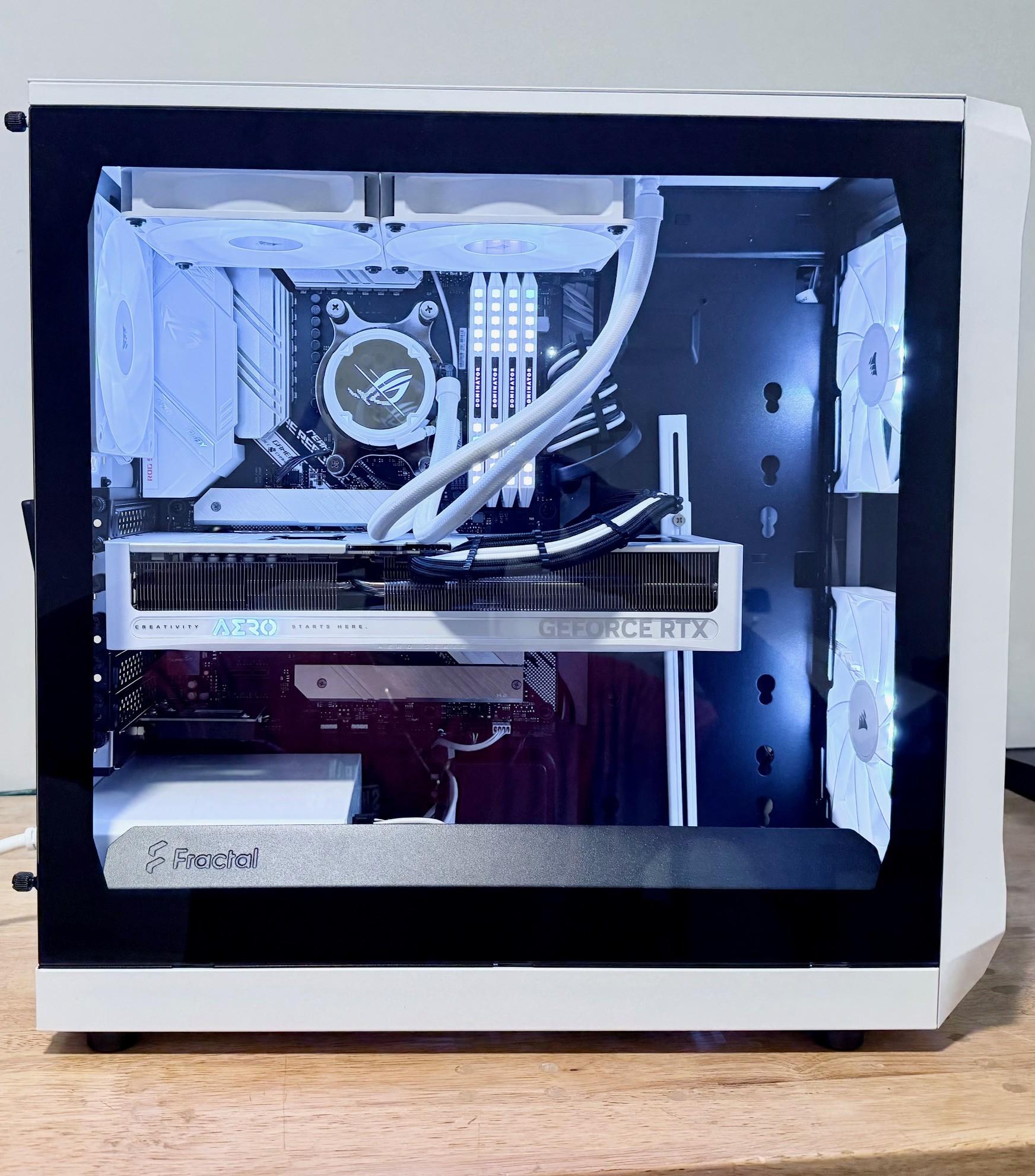 Gaming PC Monochrome RTX 5070 OC 12GB