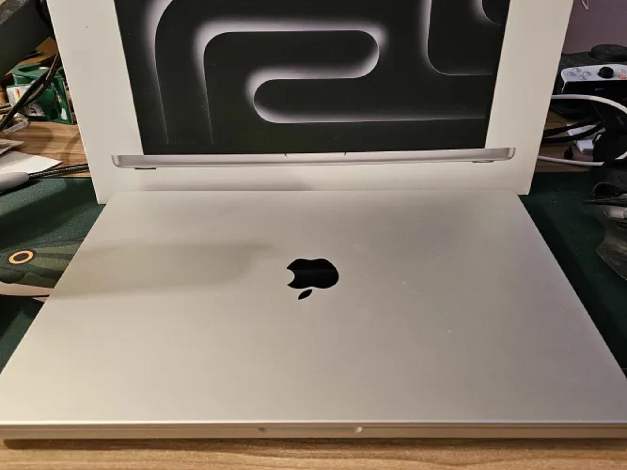 MacBook Pro M3 Max, 16‑core CPU, 40‑core GPU, 16.2' Display, 48GB RAM, 1TB SSD; Silver