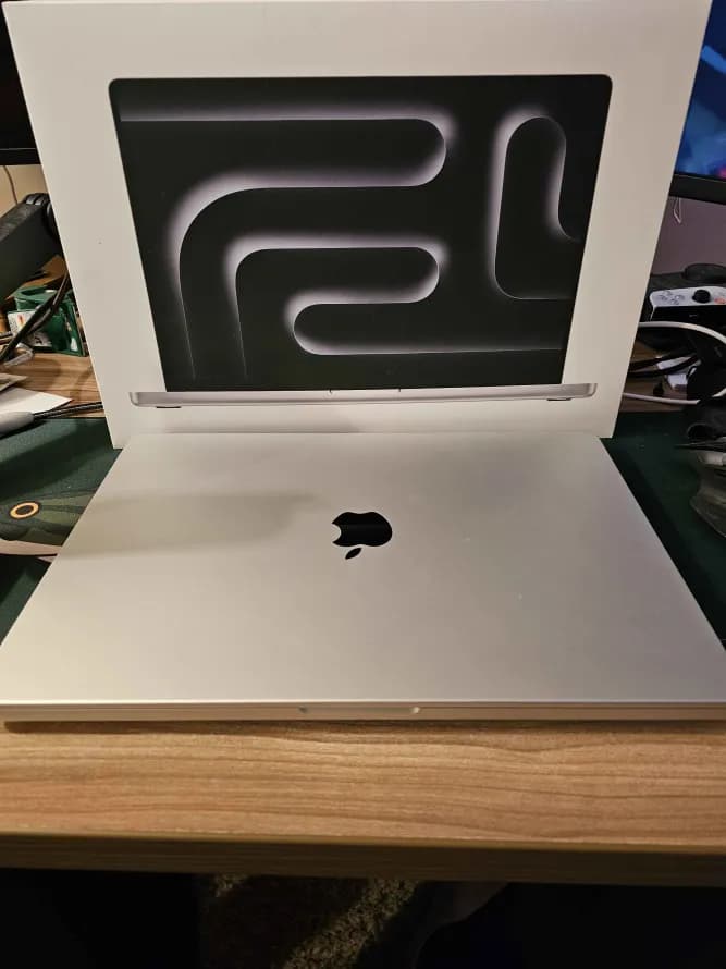 MacBook Pro M3 Max, 16‑core CPU, 40‑core GPU, 16.2' Display, 48GB RAM, 1TB SSD; Silver