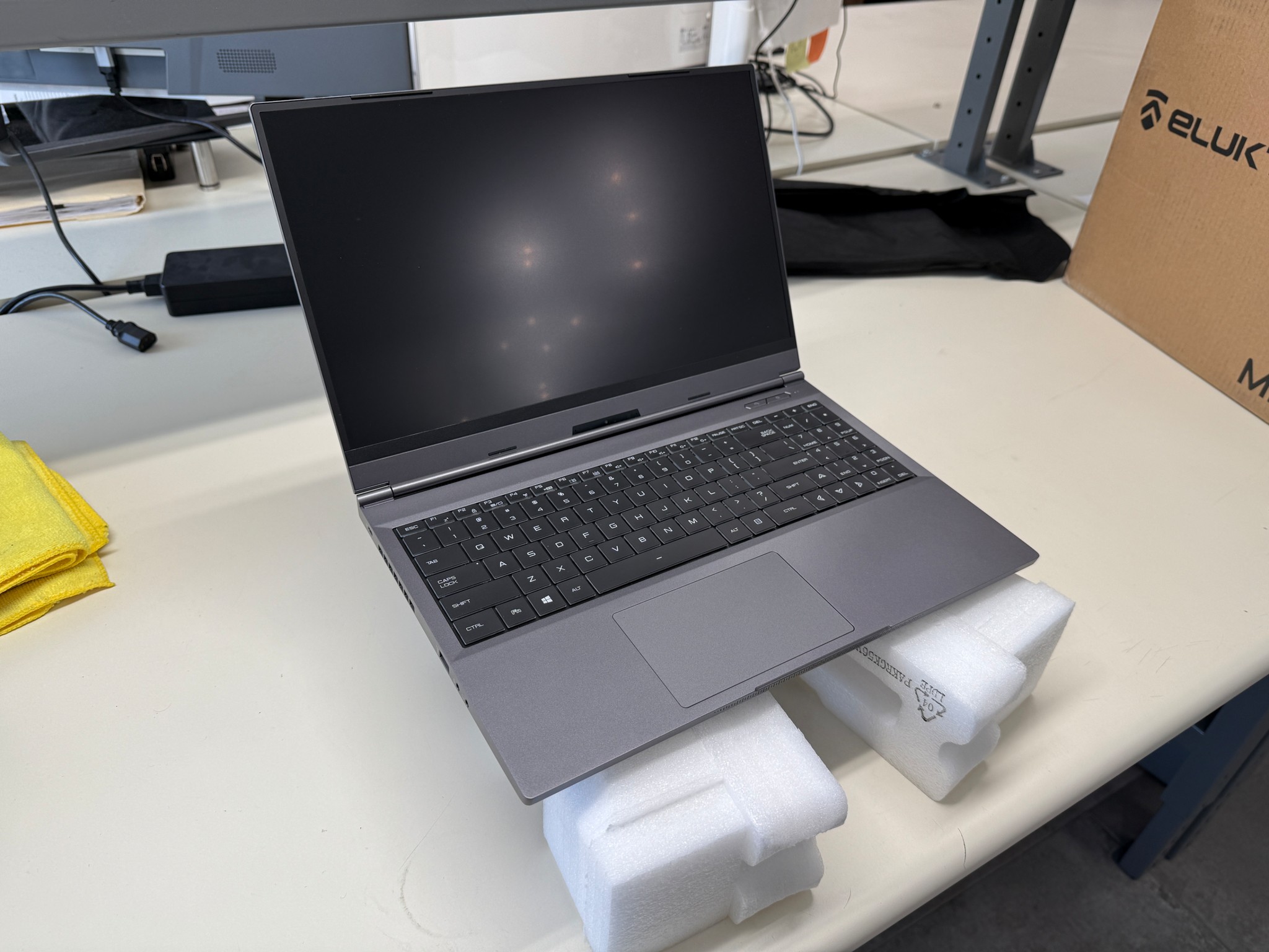 Eluktronics Max-15, i7-10875H, RTX 2070 Super, 32GB RAM, 1TB SSD, 240HZ