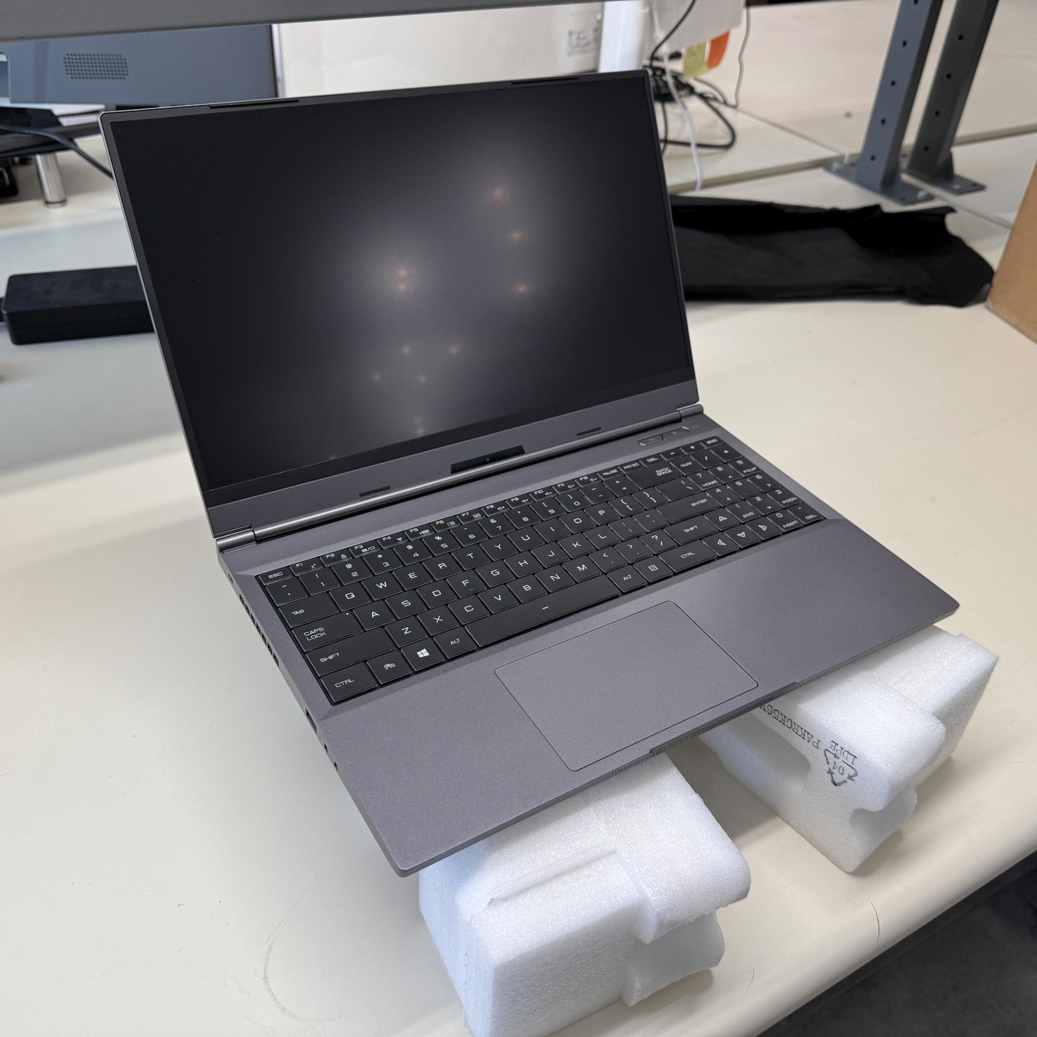 Eluktronics Max-15, i7-10875H, RTX 2070 Super, 32GB RAM, 1TB SSD, 240HZ