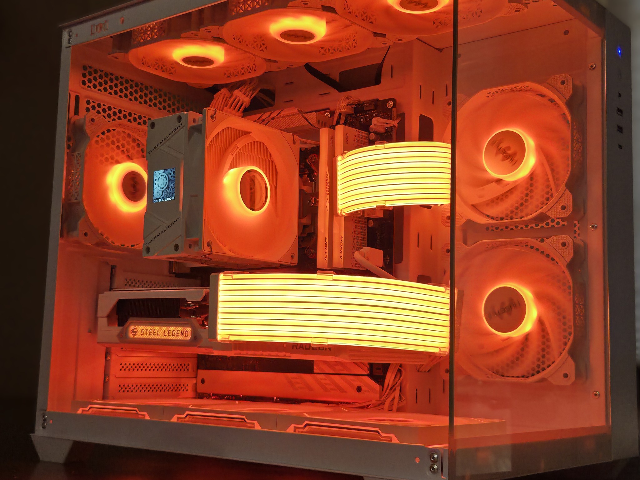 White Spectre! 👻 – Ryzen 5 9600X | RX 9070 XT | 32GB DDR5 6000 | Display on Cooler!