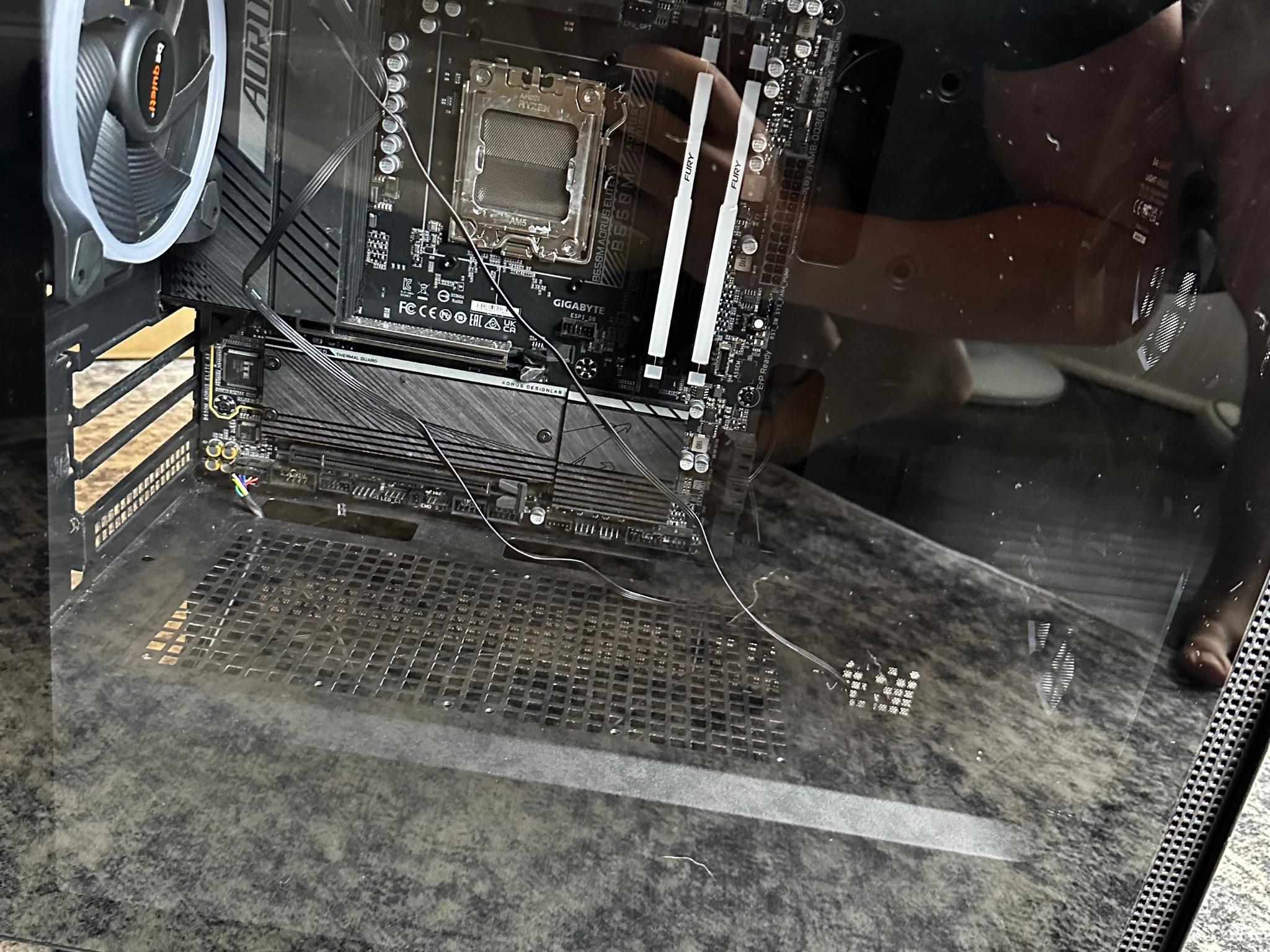 Deepcool CH370 Micro-ATX case, Gigabyte B650M Wifi motherboard, DDR5 RGB 5600, Be Quiet Light Wings