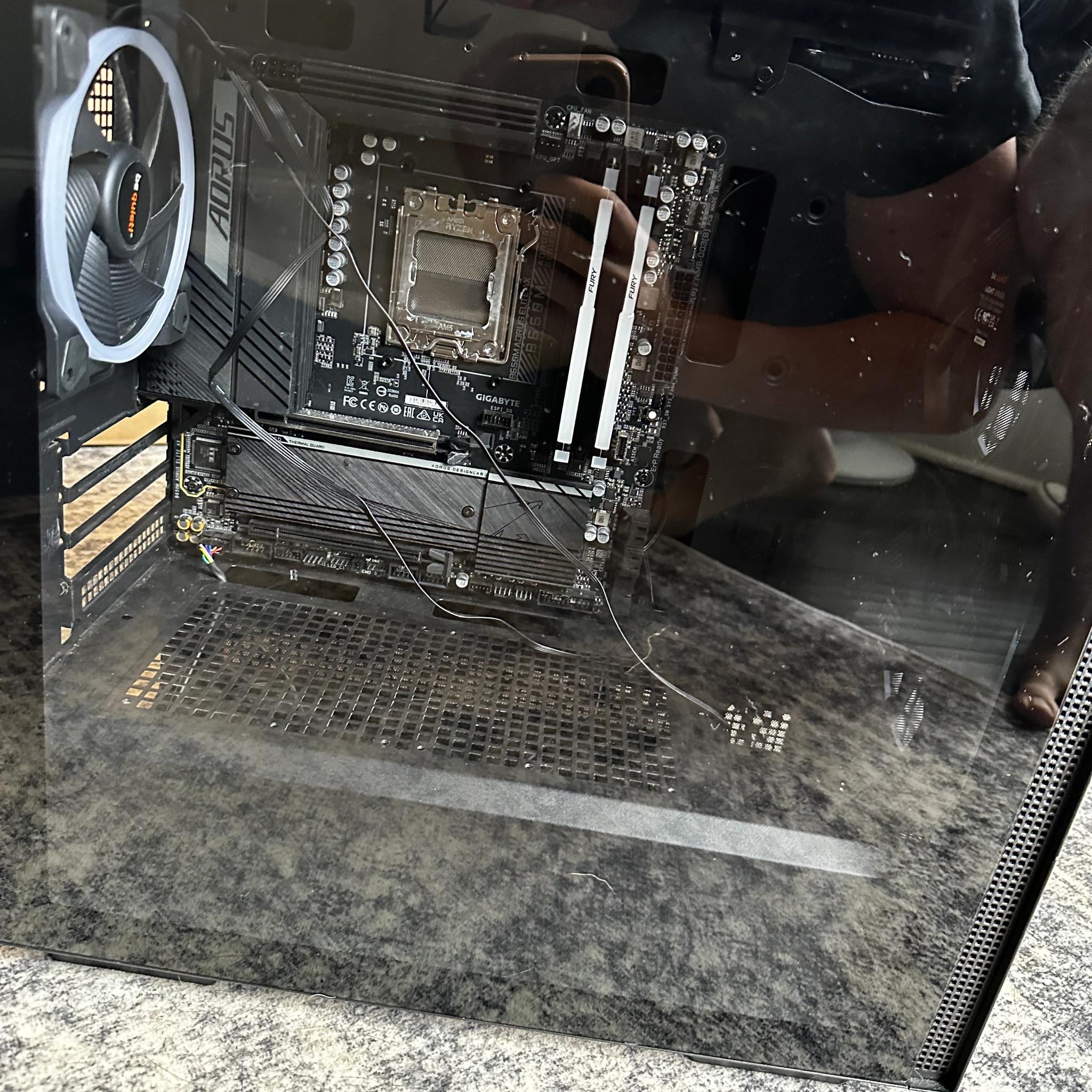 Deepcool CH370 Micro-ATX case, Gigabyte B650M Wifi motherboard, DDR5 RGB 5600, Be Quiet Light Wings