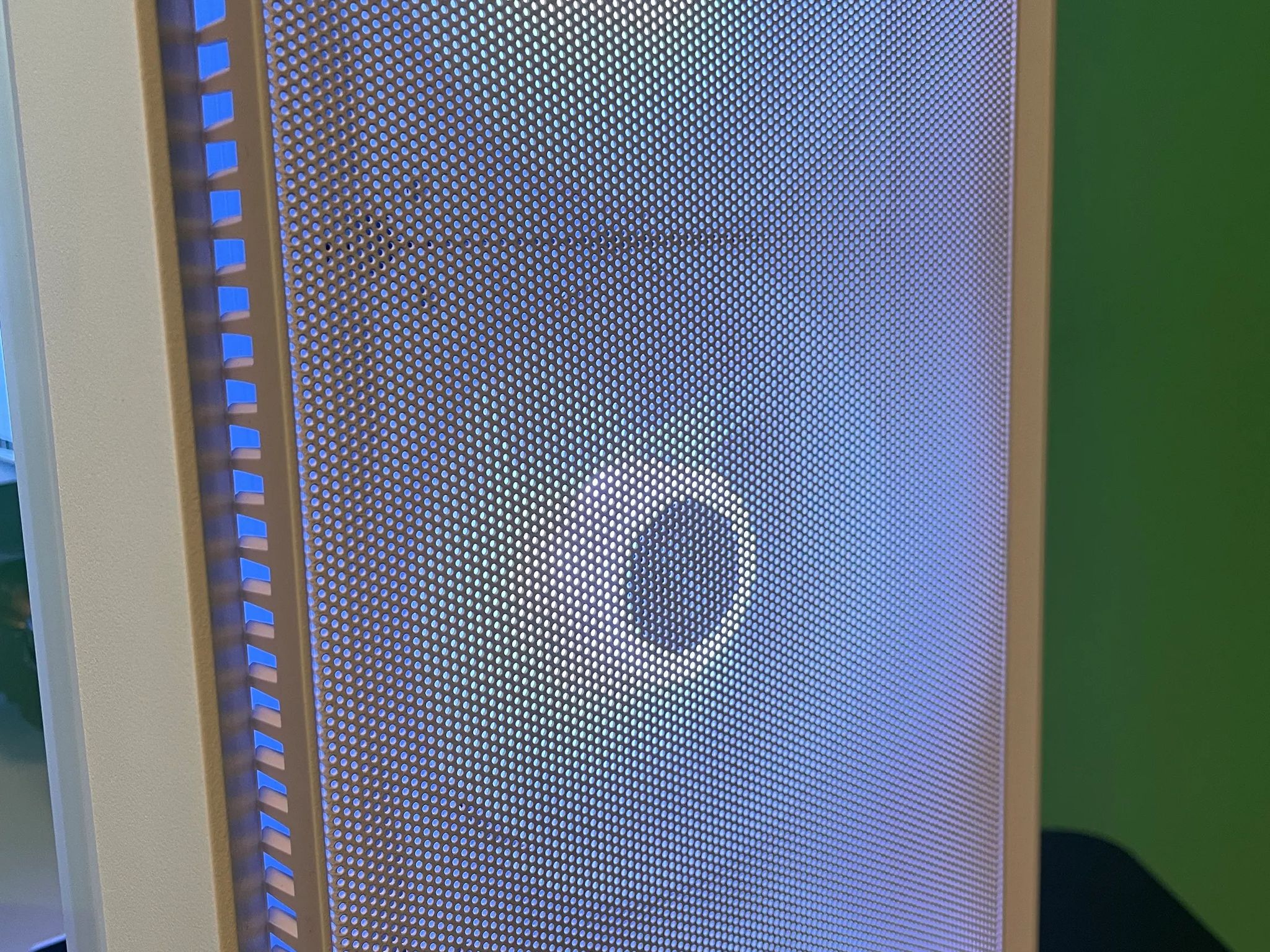 SLEEK Glass Gaming PC | Intel i5 / Nvidia GTX970 / 8GB / 600GB Win 10 Pro WiFi