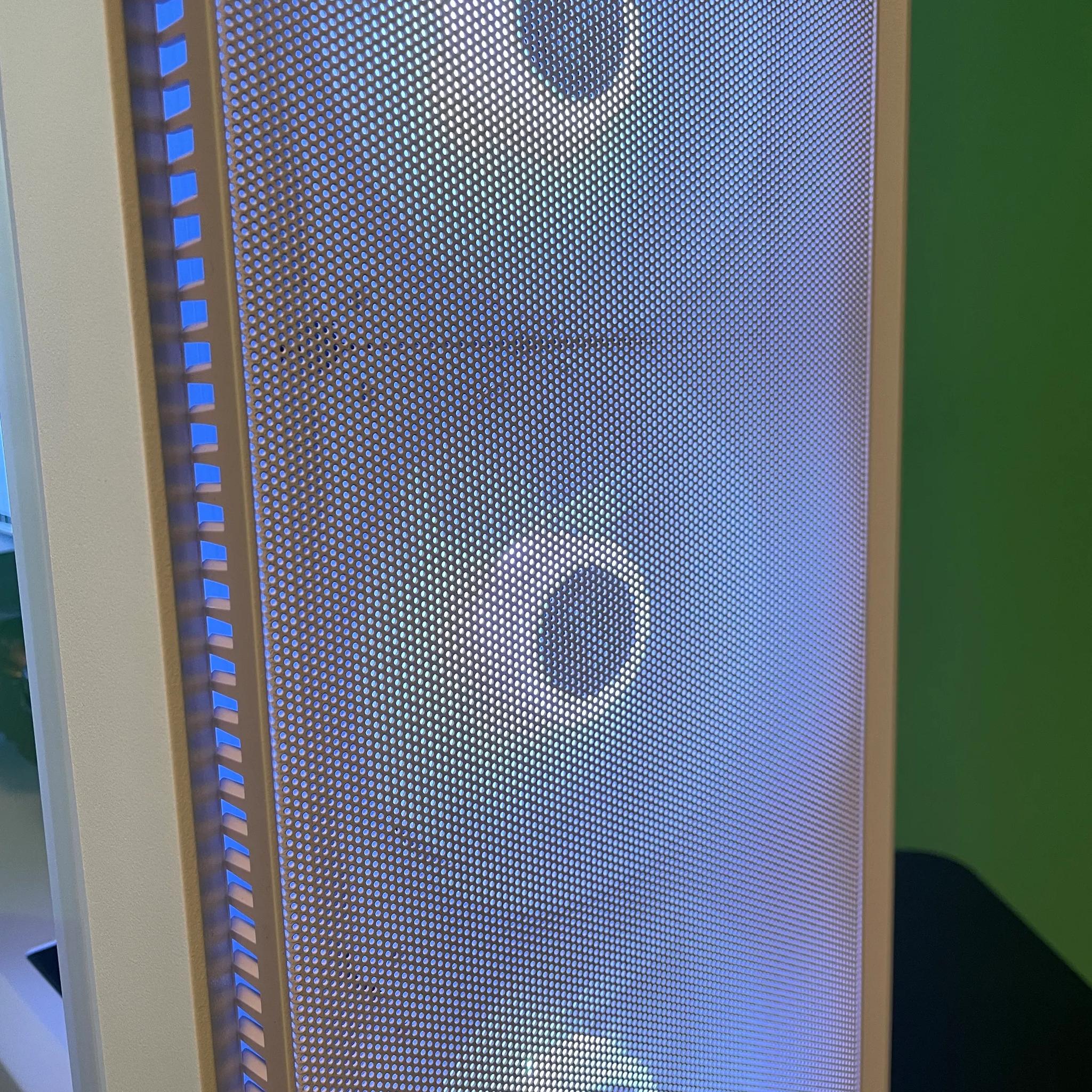 SLEEK Glass Gaming PC | Intel i5 / Nvidia GTX970 / 8GB / 600GB Win 10 Pro WiFi