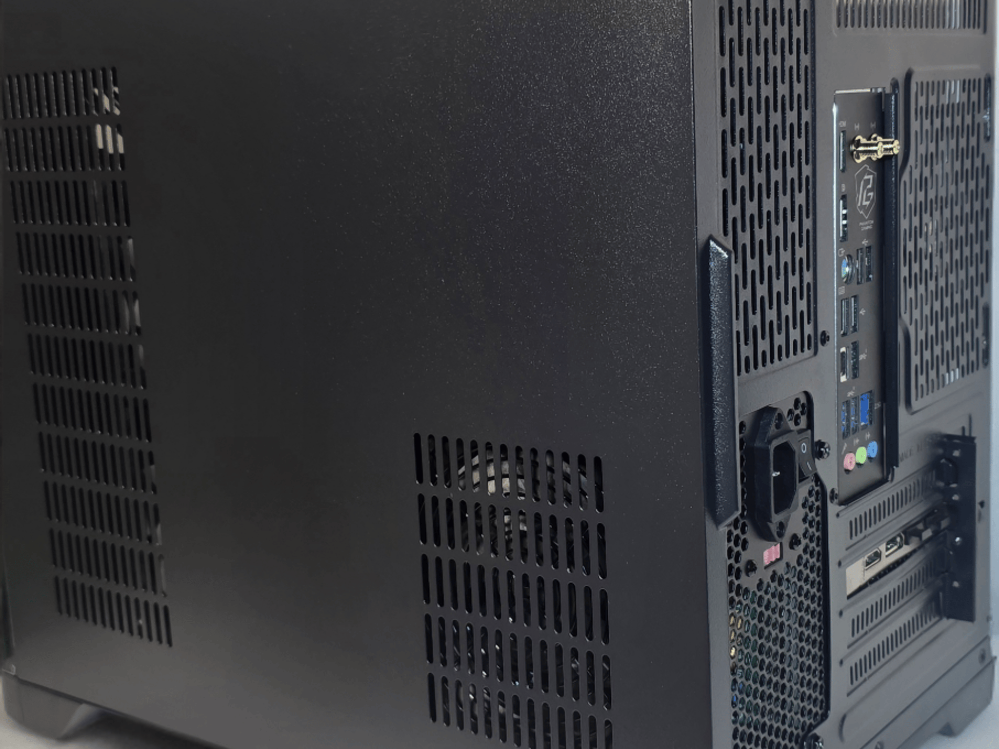 TIDAL WAVE 🌊 | INTEL 12400 | NVIDIA 5060 | 32GB DDR5 | 1TB SSD | BT/WIFI