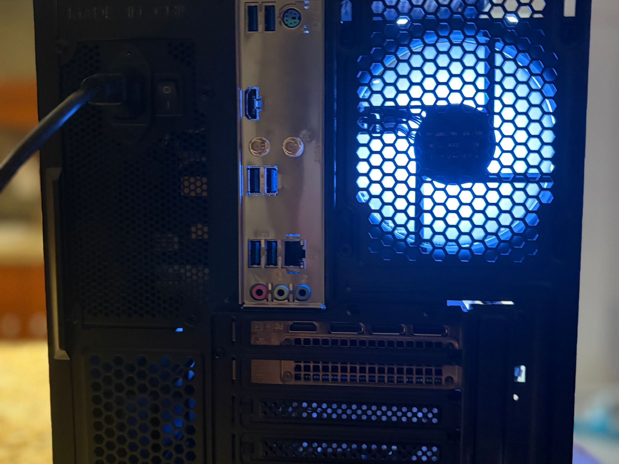 Black Gaming PC | RTX 3060Ti | RYZEN 5 3600X | 16GB RAM | 1TB SSD | ON BOARD WiFi + BT