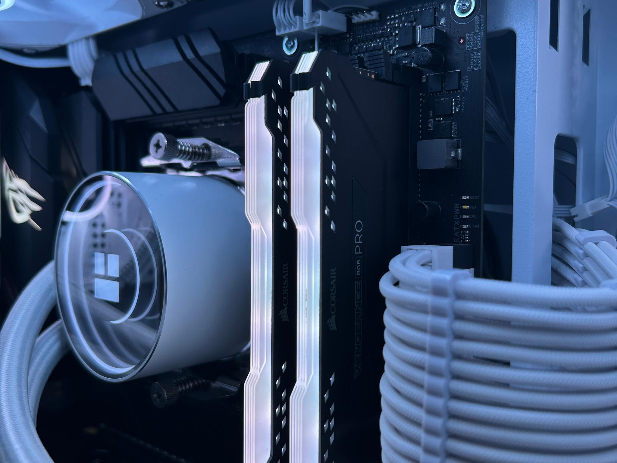 1440p Ultra Desktop – Clean White RGB Build, Ready to Play